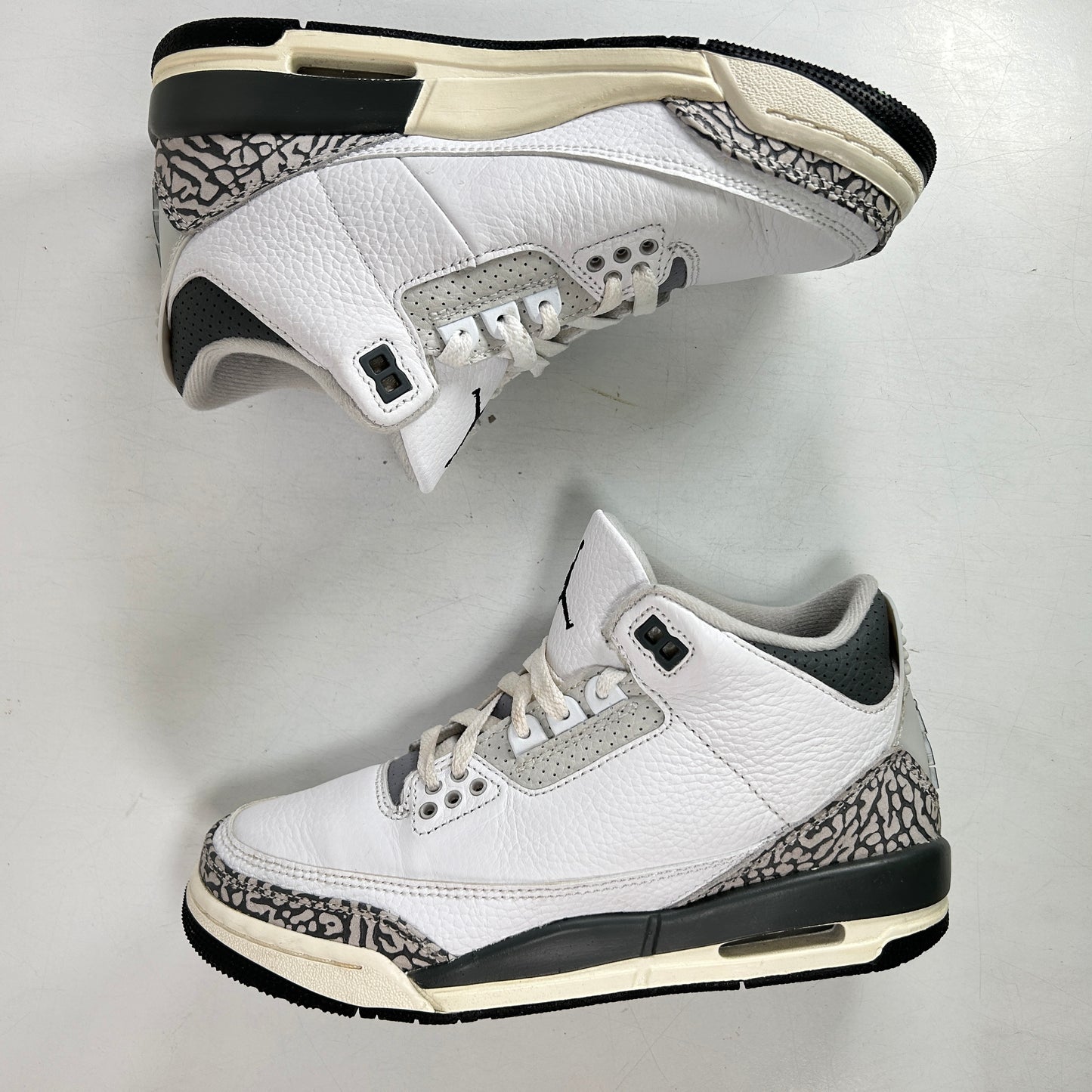 DX6665 100 Jordan 3 Retro Hide N' Sneak (GS) [USED] - 5 Y (Used)