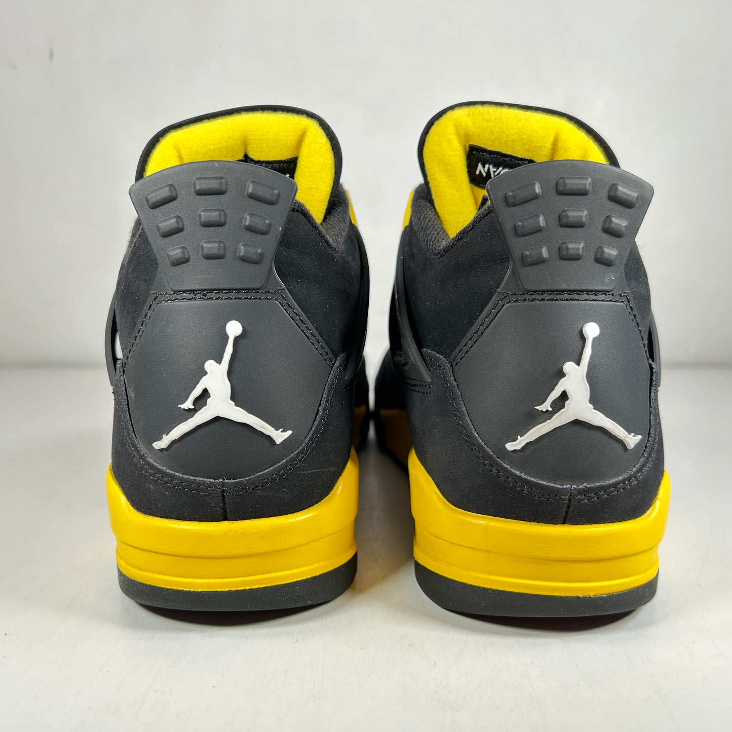 DH6927 017 Jordan 4 Retro Thunder [USED] - 9 M (Used3)