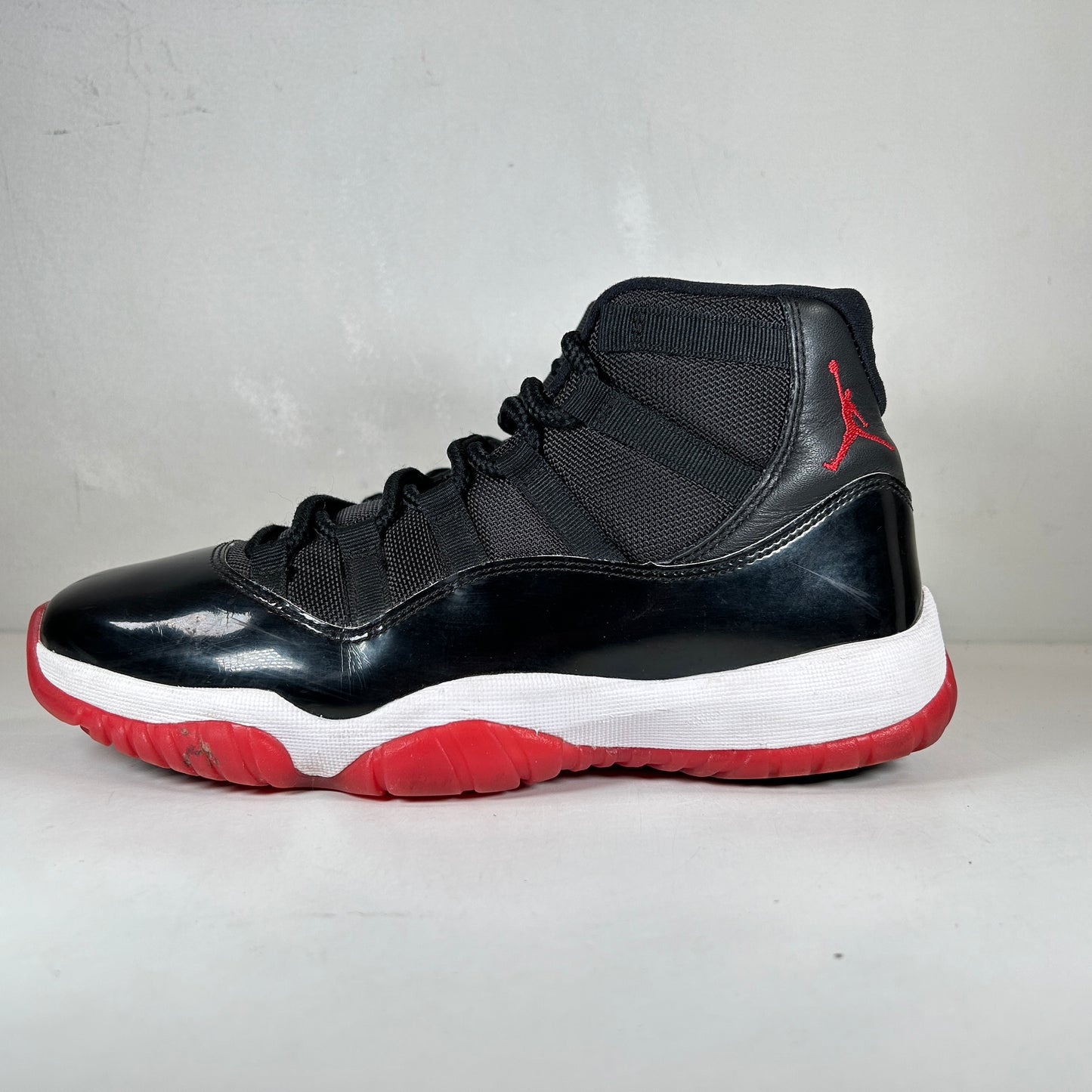 378037 061 Jordan 11 Bred (2019) [USED] - 8 M (Used)