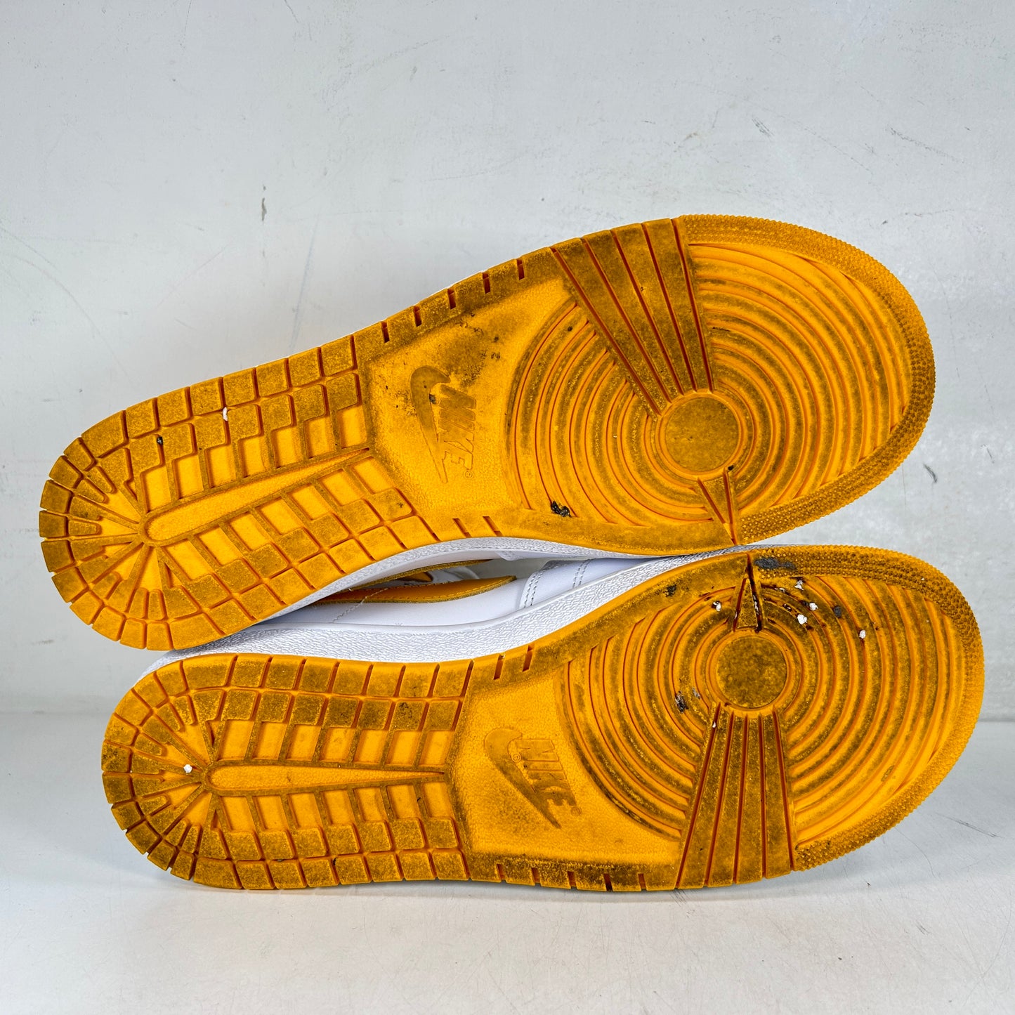 DX4976 107 Nike Jordan Air Ship PE SP University Gold [USED] - 11 M (Used)