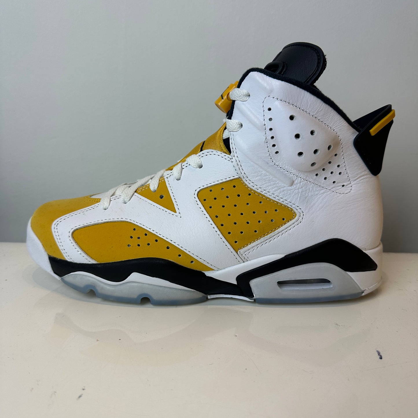 CT8529 170 Jordan 6 Retro Yellow Ochre [USED] - 9.5 (Used)