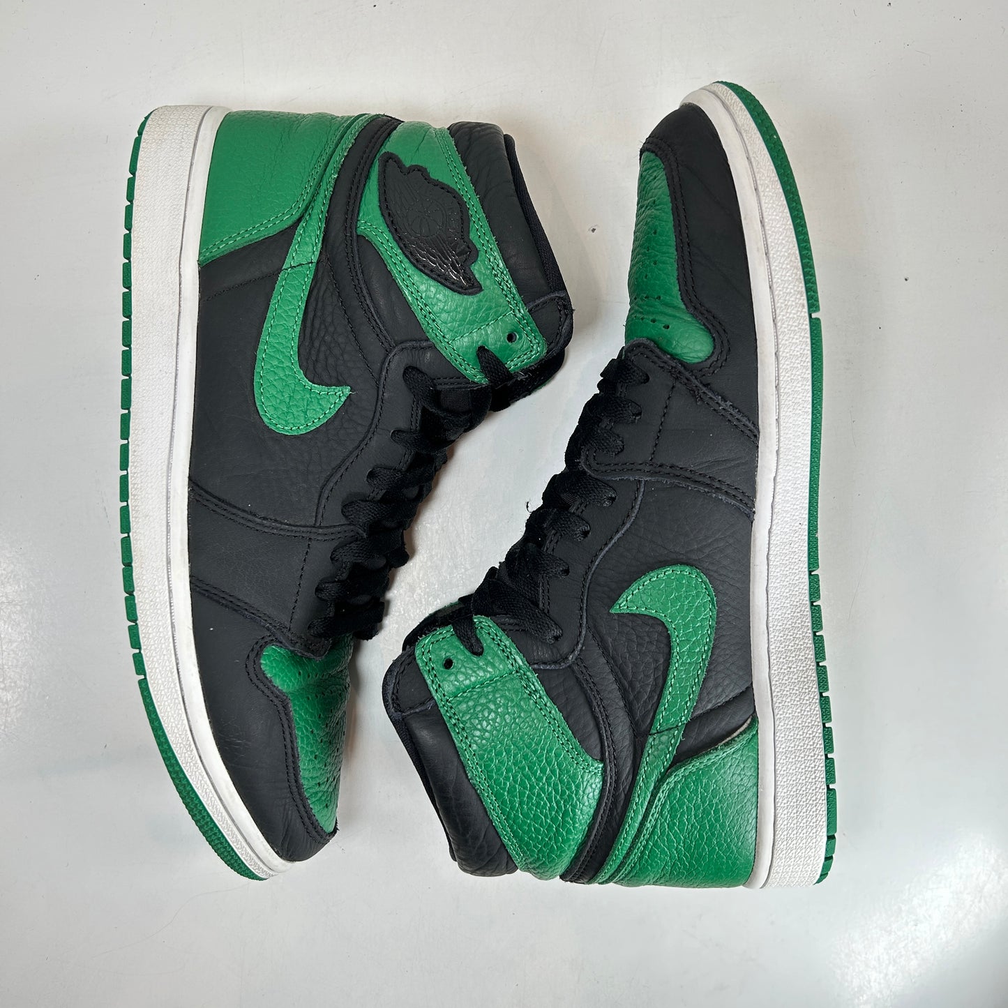 555088 030 Jordan 1 Pine Green 2.0 [USED] - 9.5 M (Used)