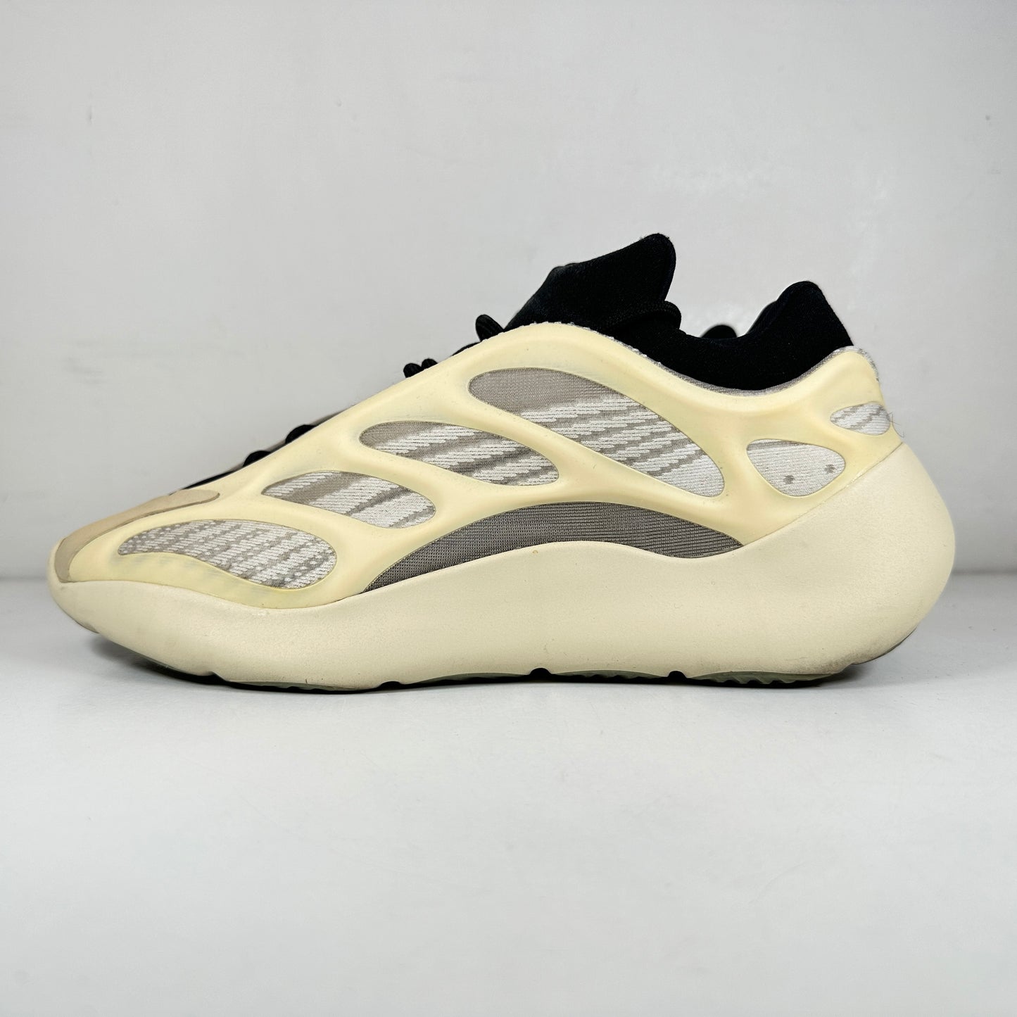 FW4980 adidas Yeezy 700 V3 Azael [USED] - 10 M (Used)