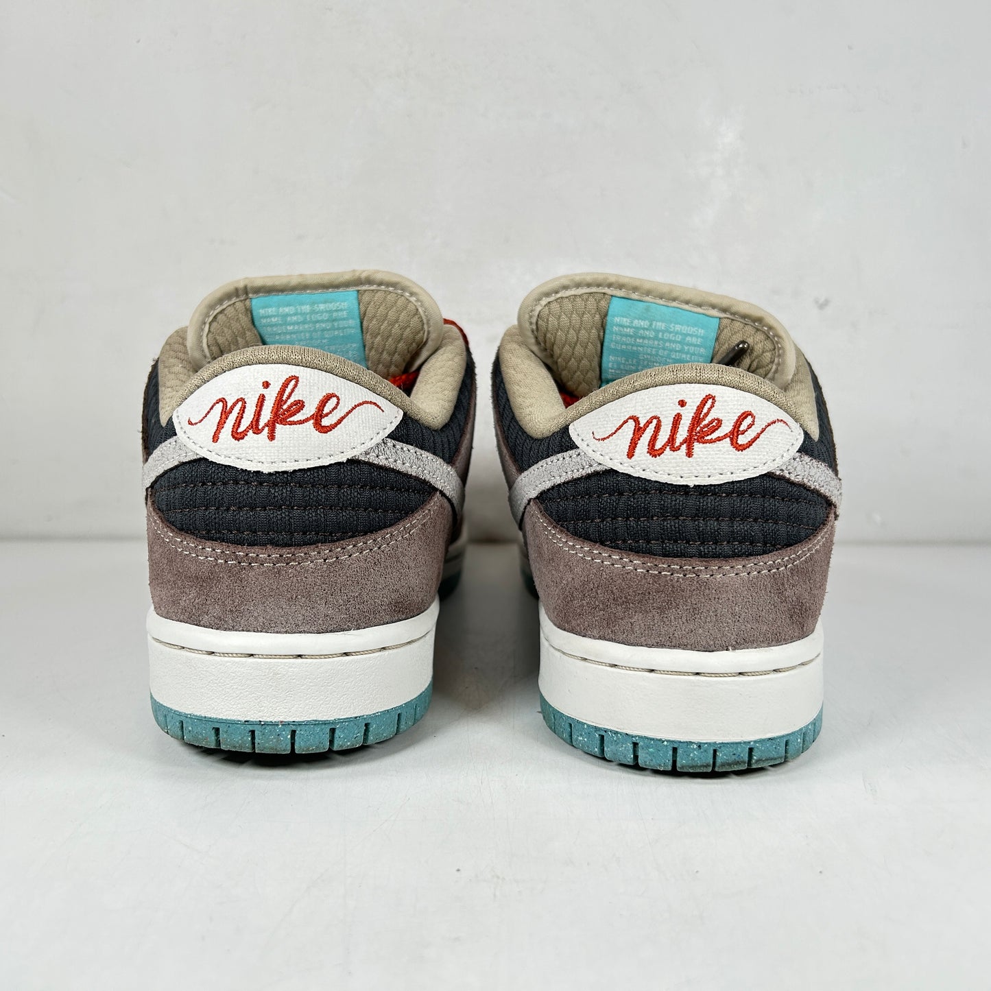 FZ3129 200 Nike SB Dunk Low Big Money Savings [USED] - 9 M (Used)