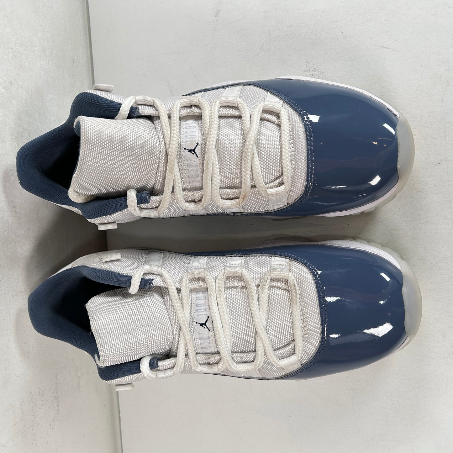 FV5104 104 Jordan 11 Retro Low Diffused Blue (2024) [USED] - 9 M (Used)