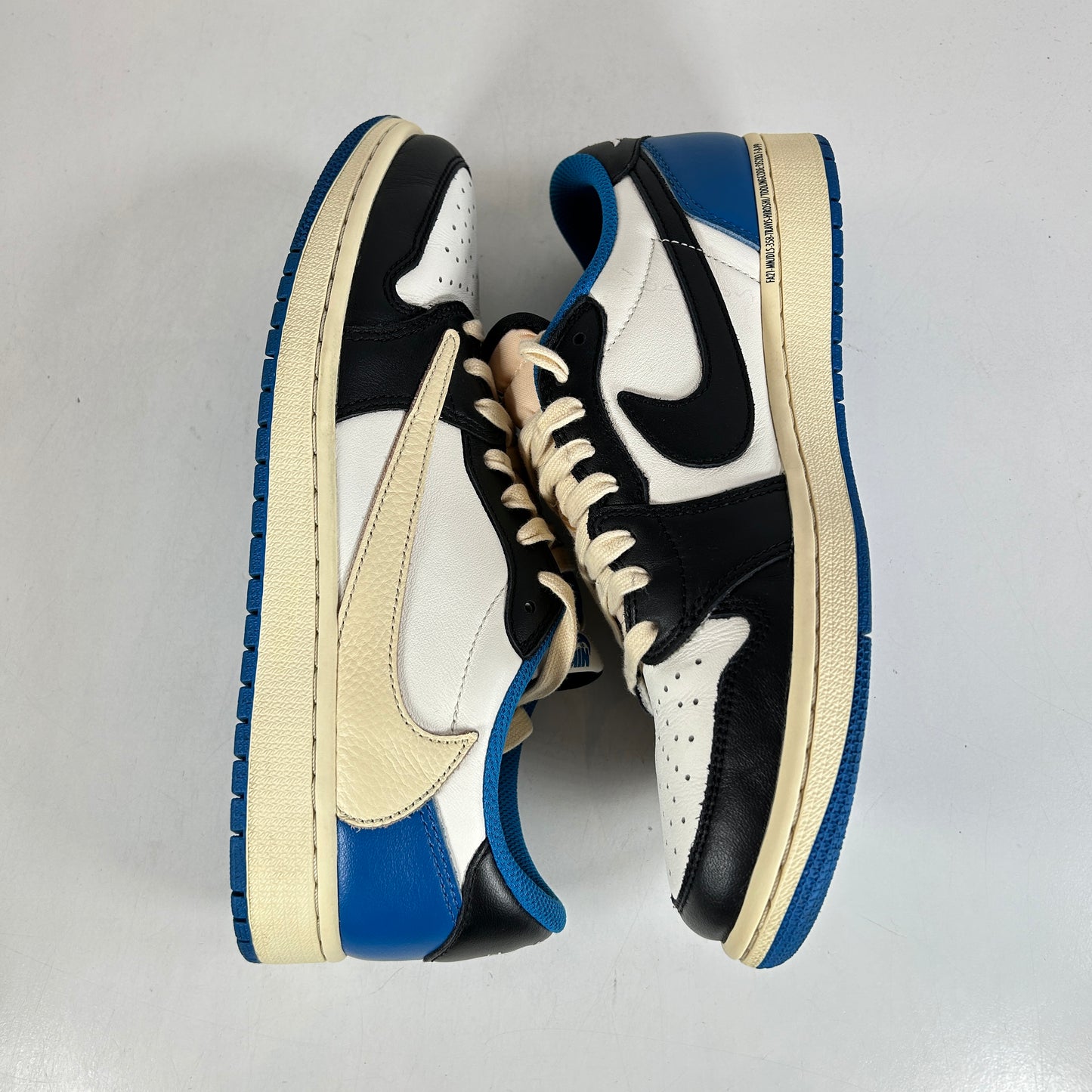 DM7866 140 Jordan 1 Retro Low OG SP Fragment x Travis Scott [USED] - 9 M (Used)