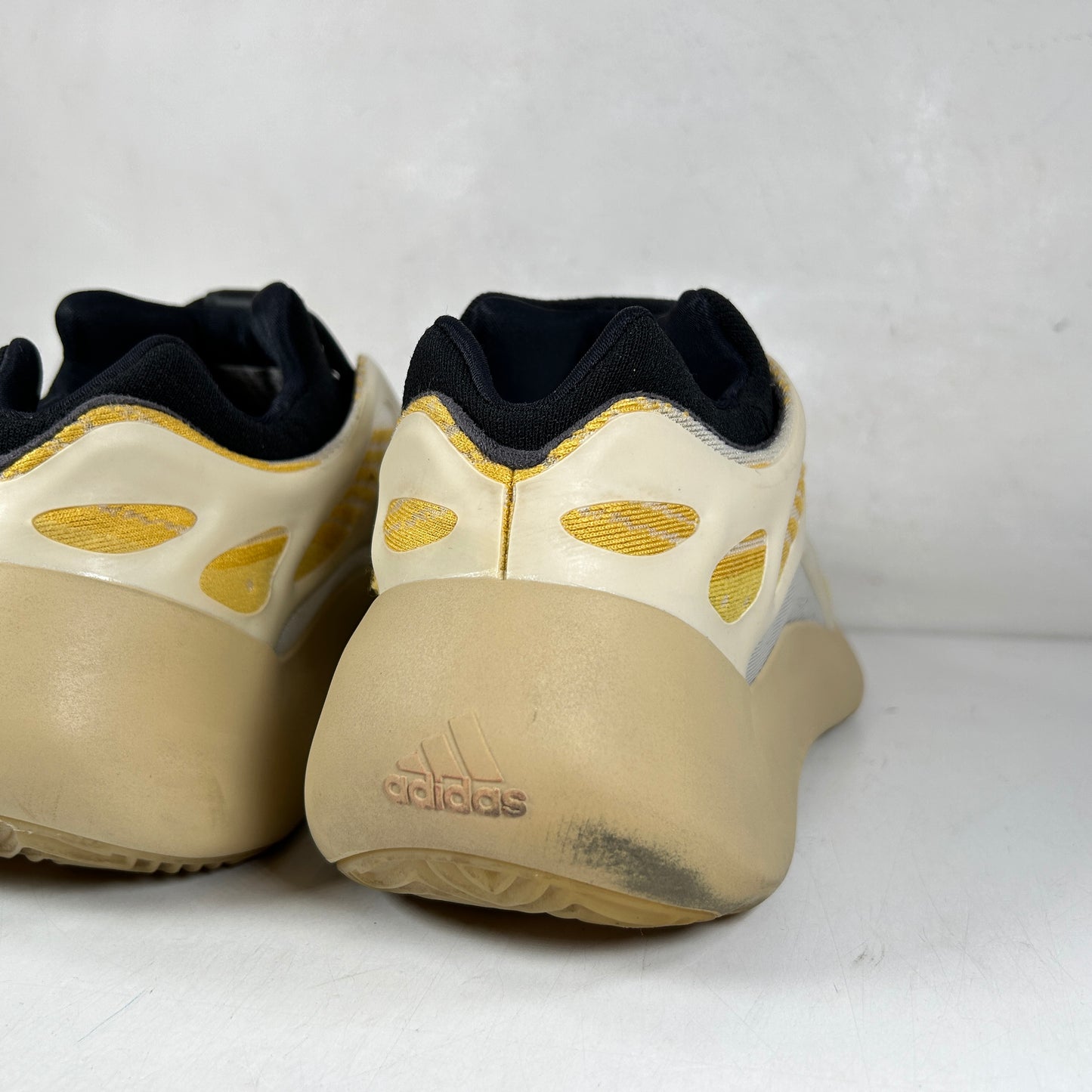 G54853 Adidas Yeezy 700 V3 Safflower [USED]  - 10.5 M (Used2)