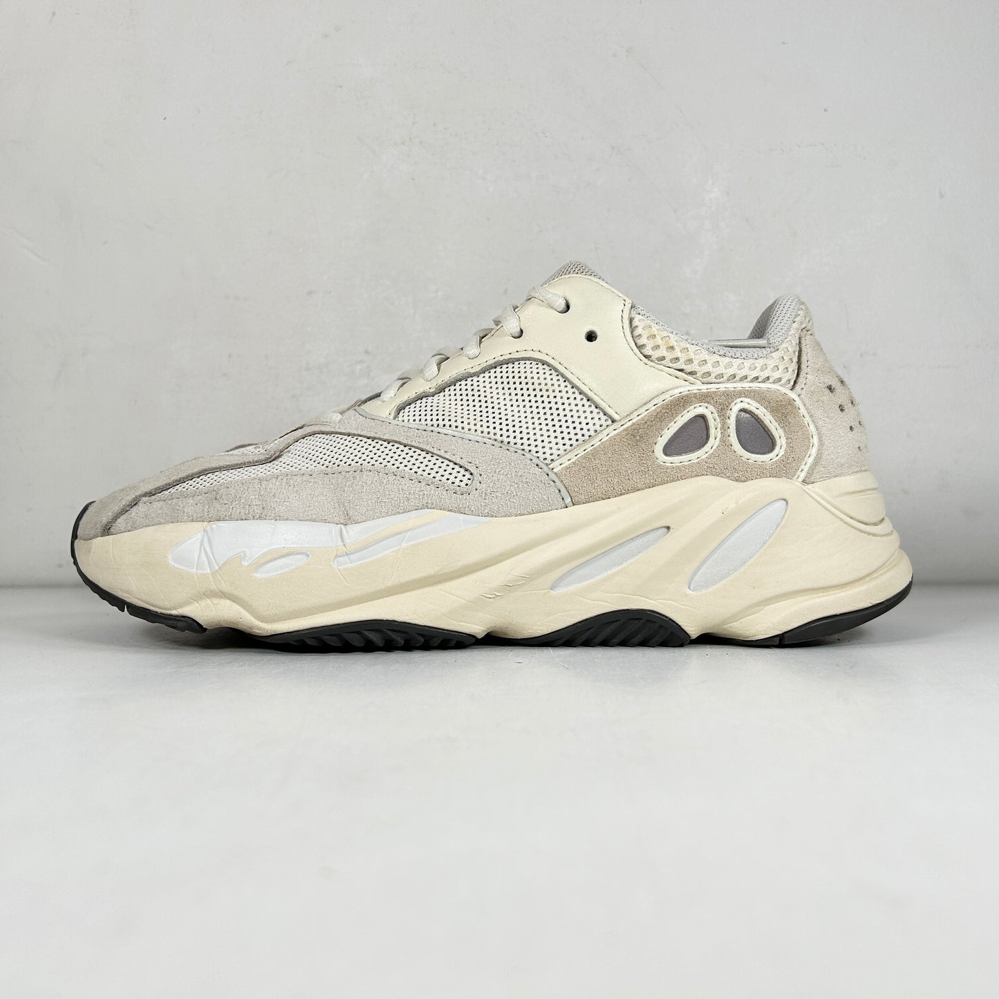 EG7596 adidas Yeezy Boost 700 Analog [USED] - 9 M (Used2)