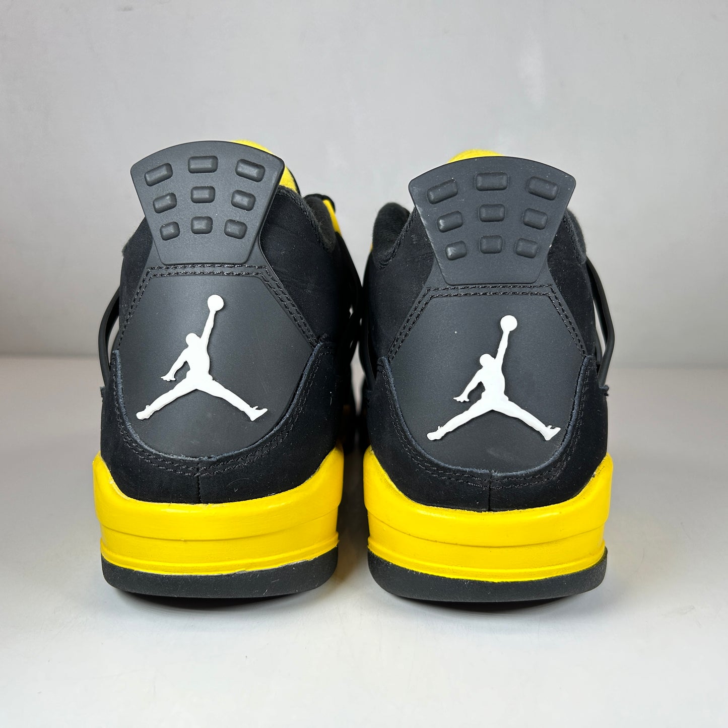 408452 017 Jordan 4 Retro Thunder (2023) (GS) [USED] - 6 Y (Used)