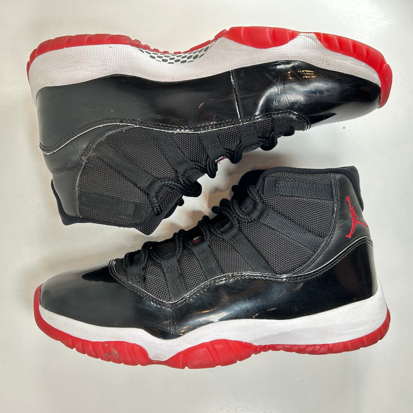 378037 061 Jordan 11 Bred (2019) [USED] - 8 M (Used)