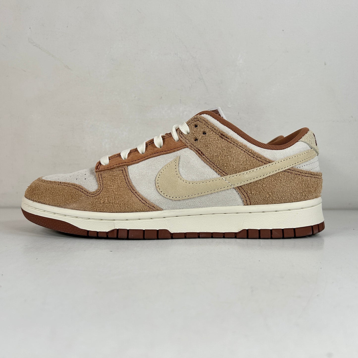 DD1390 100 Nike Dunk Low Medium Curry [USED] - 9 M (Used)