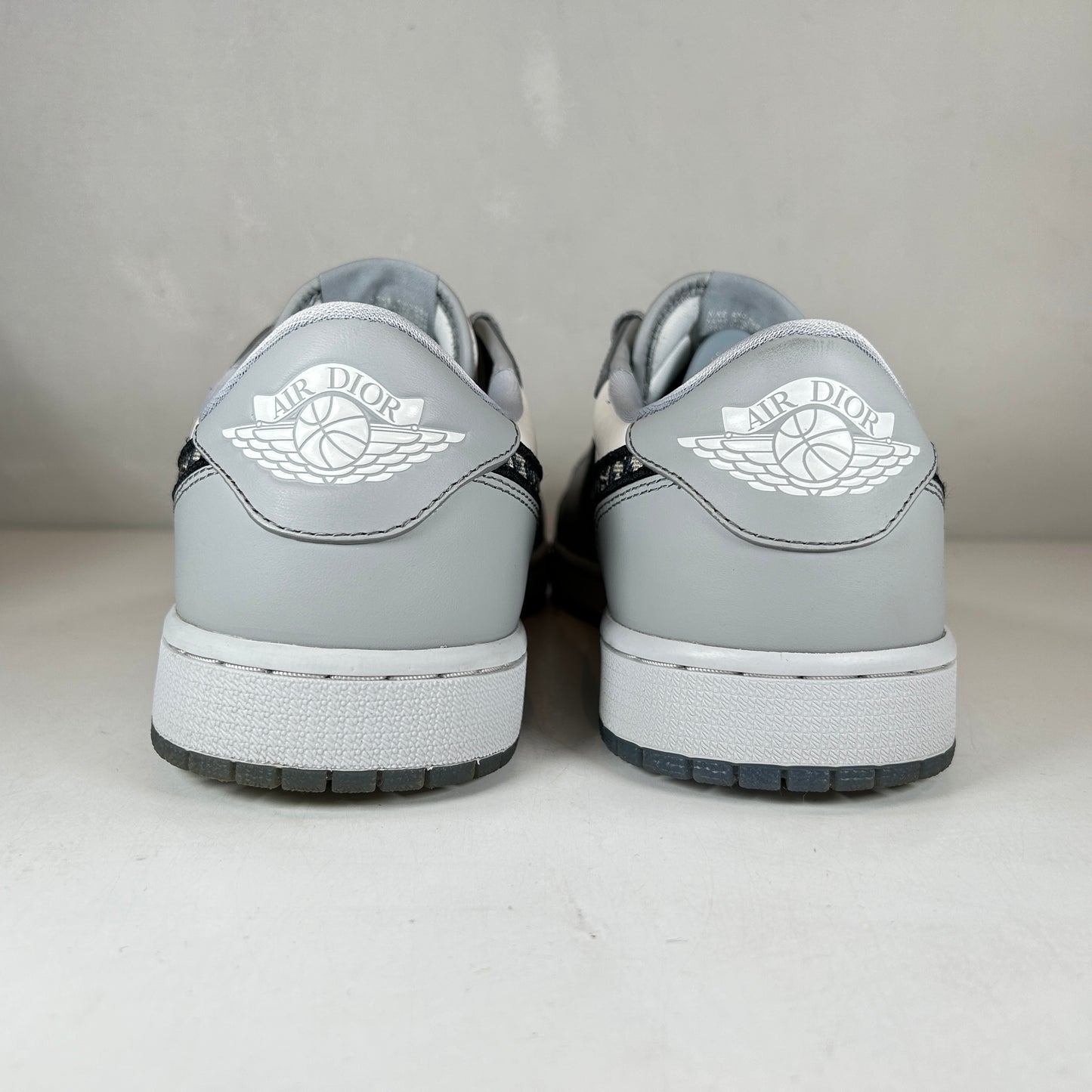 CN8608 002 Jordan 1 Bajo Dior
