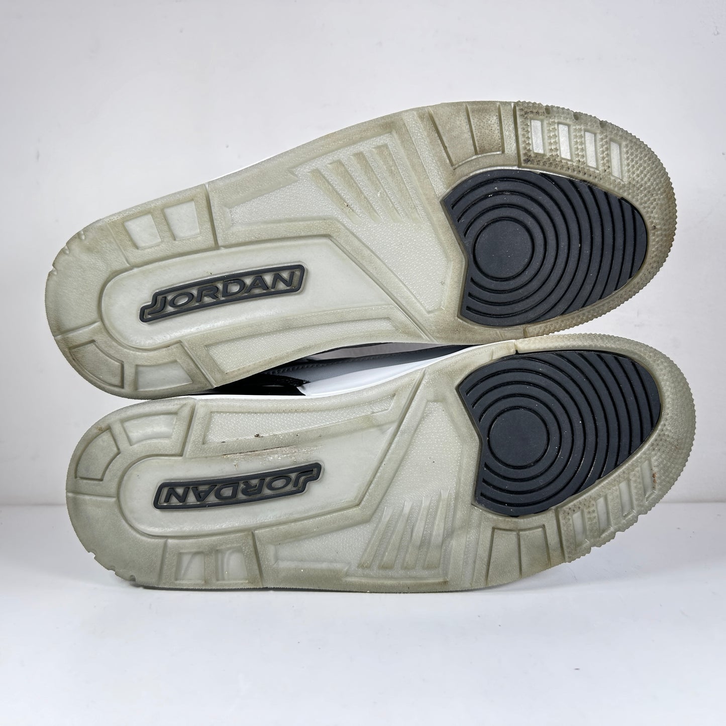 136064 004 Jordan 3 Retro Wolf Grey [USED] - 10.5 M (Used)