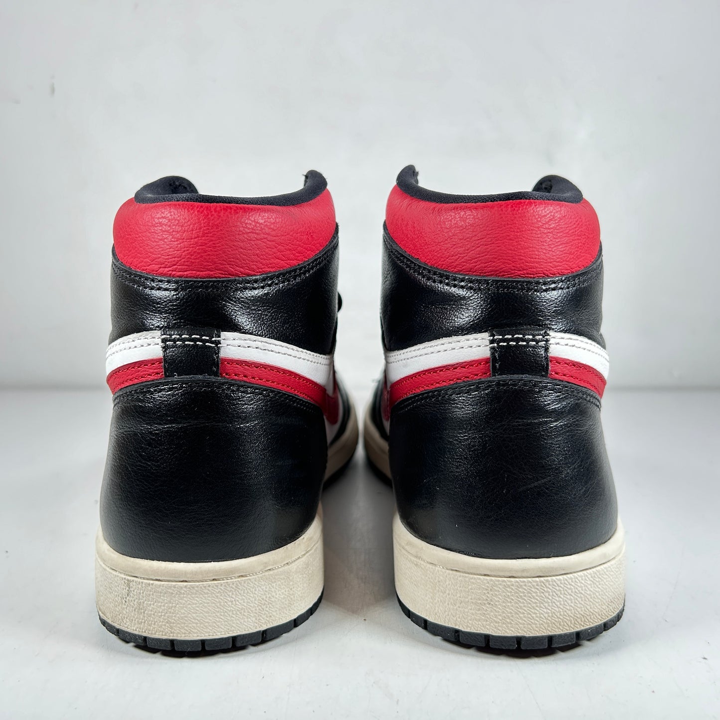 555088 061 Jordan 1 Retro High Black Gym Red [USED] - 9.5 M (Used) (No Box)