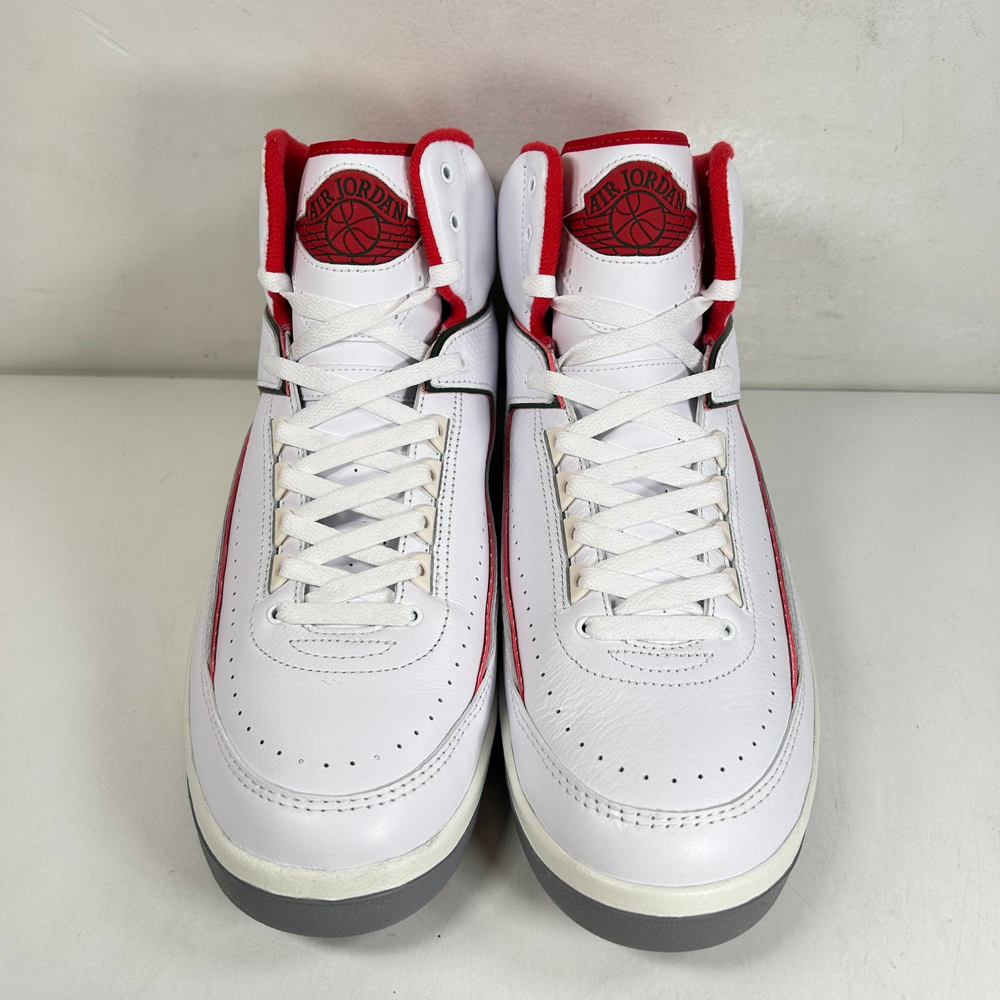 DR8884 101 Jordan 2 Retro Origins [USED] - 13 M (Used)