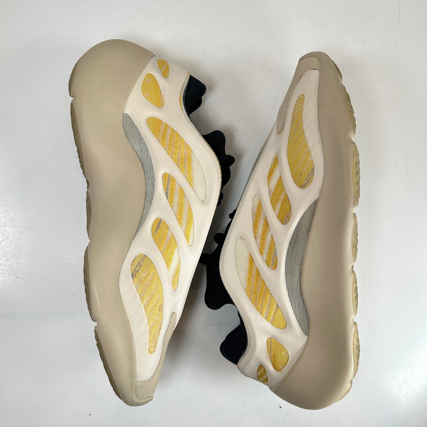 G54853 Adidas Yeezy 700 V3 Safflower [USED]  - 10.5 M (Used)