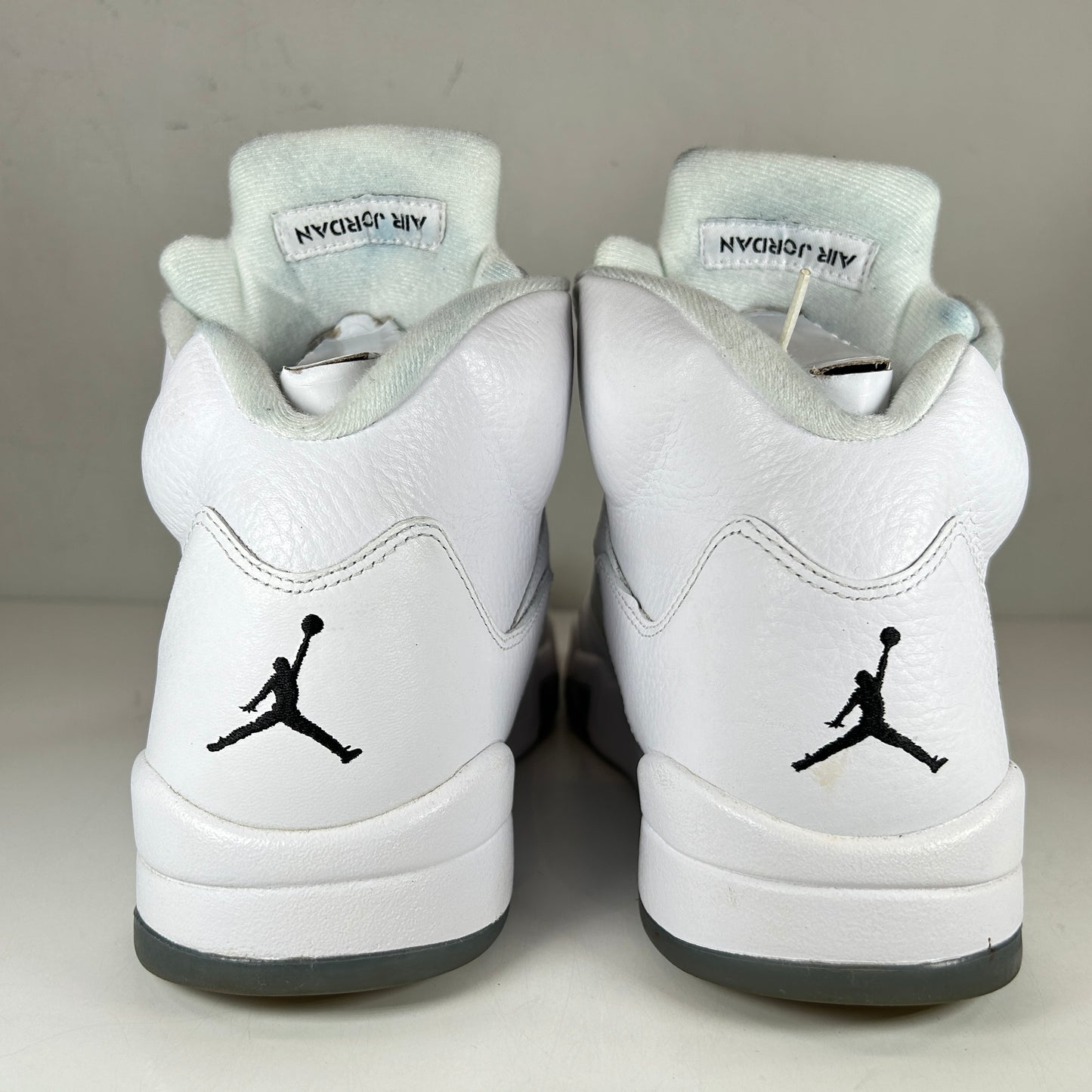 136027 130 Jordan 5 Retro Metallic White (2015) [USED] - 12 M (Used)