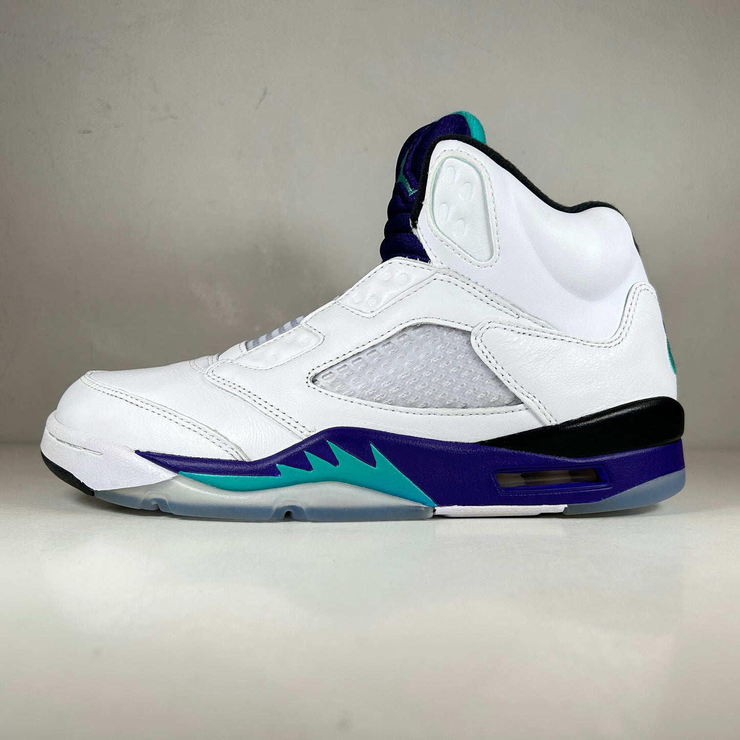 AV3919 135 Jordan 5 Retro Grape Fresh Prince [USED] - 8.5 M (VNDS)