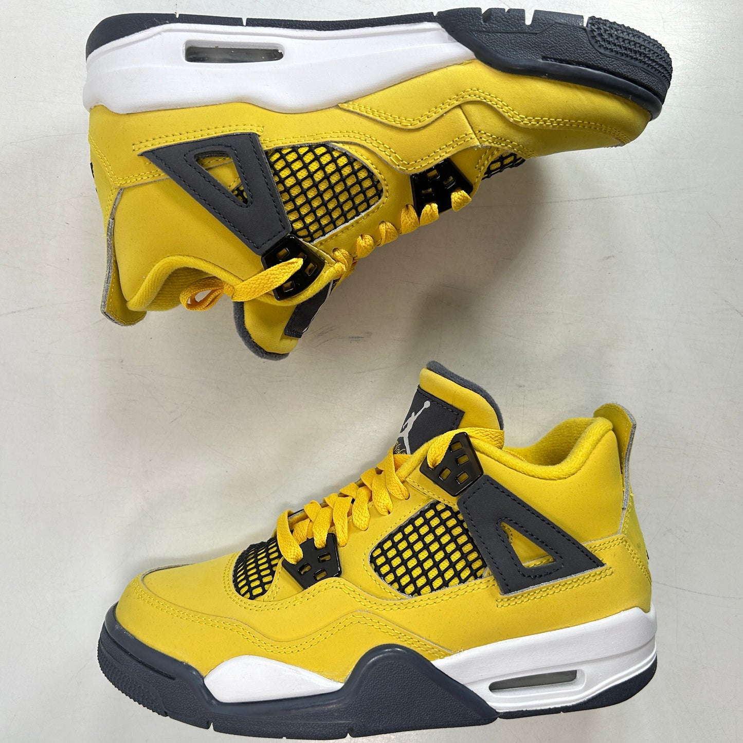 408452 700 Jordan 4 Retro Lightning (2021) (GS) [USED] - 4 Y (Used)