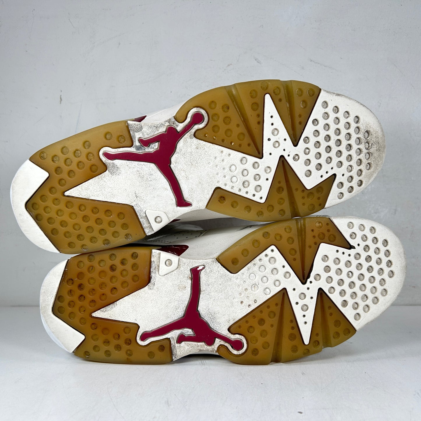 384664 116 Jordan 6 Maroon [USED] - 9 M (Used)