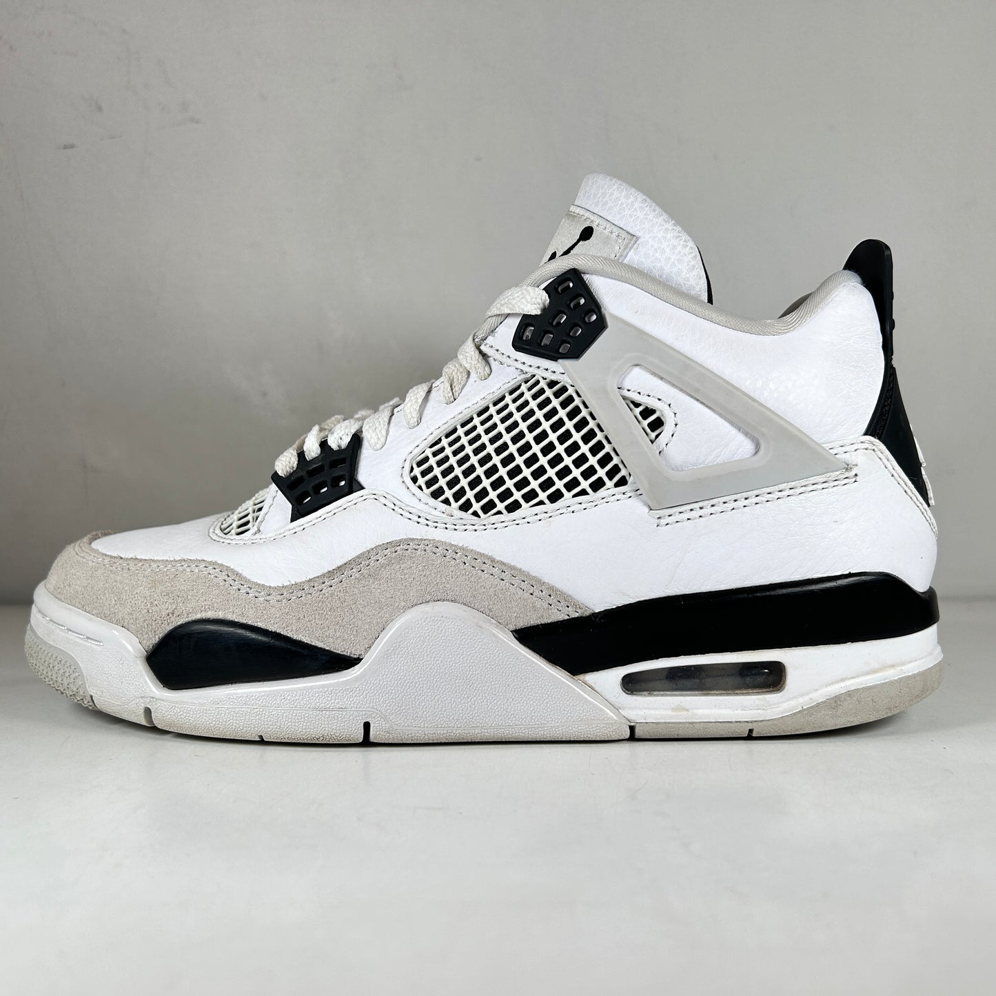 DH6927 111 Jordan 4 Retro Military Black [USED] - 7.5 M (Used)