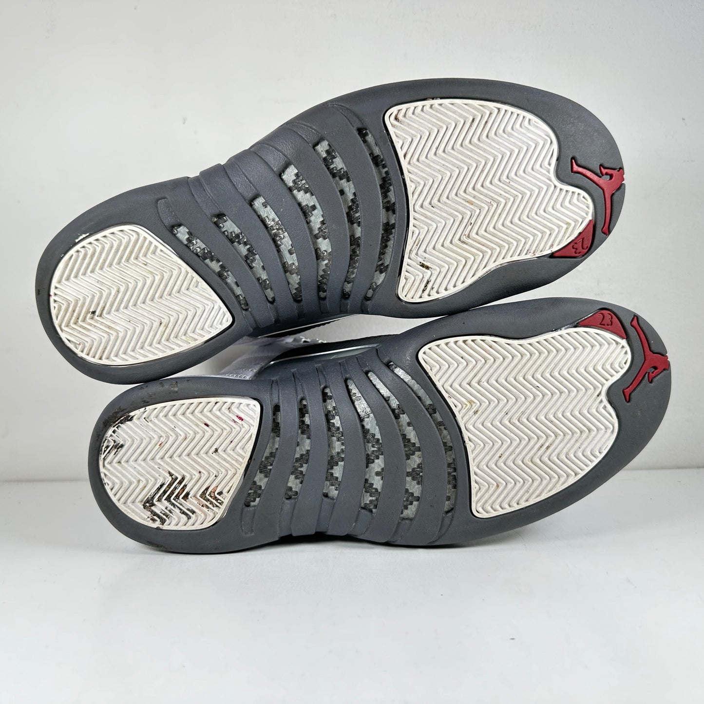 130690 160 Jordan 12 Retro White Dark Grey [USED] - 9 M (Used)