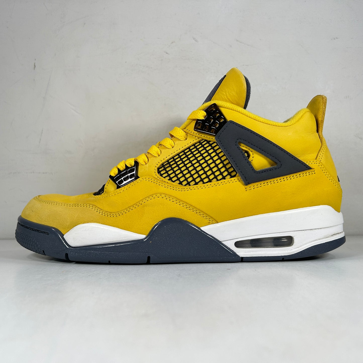 CT8527 700 Jordan 4 Retro Lightning (2021) [USED] - 11 M (Used3)