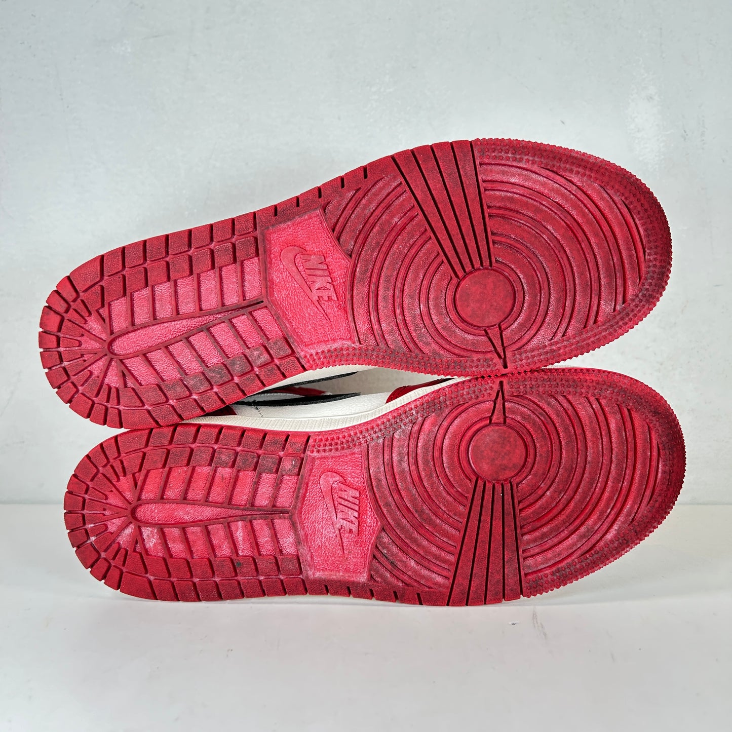 FD1437 612 Jordan 1 Retro High OG Chicago Lost and Found (GS) [USED] - 5.5 Y (Used)