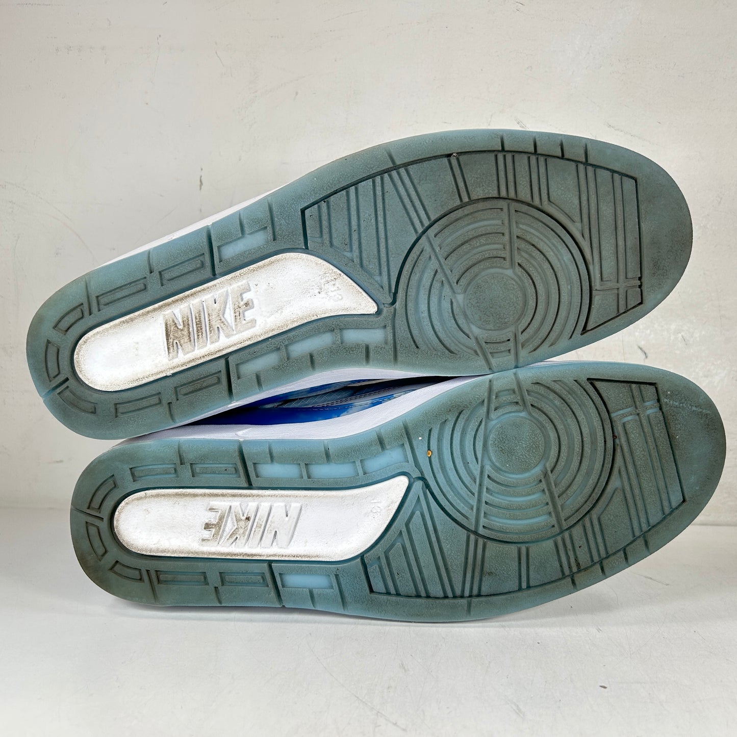 DQ7691 419 Jordan 2 Retro J Balvin [USED] - 13 M (Used)