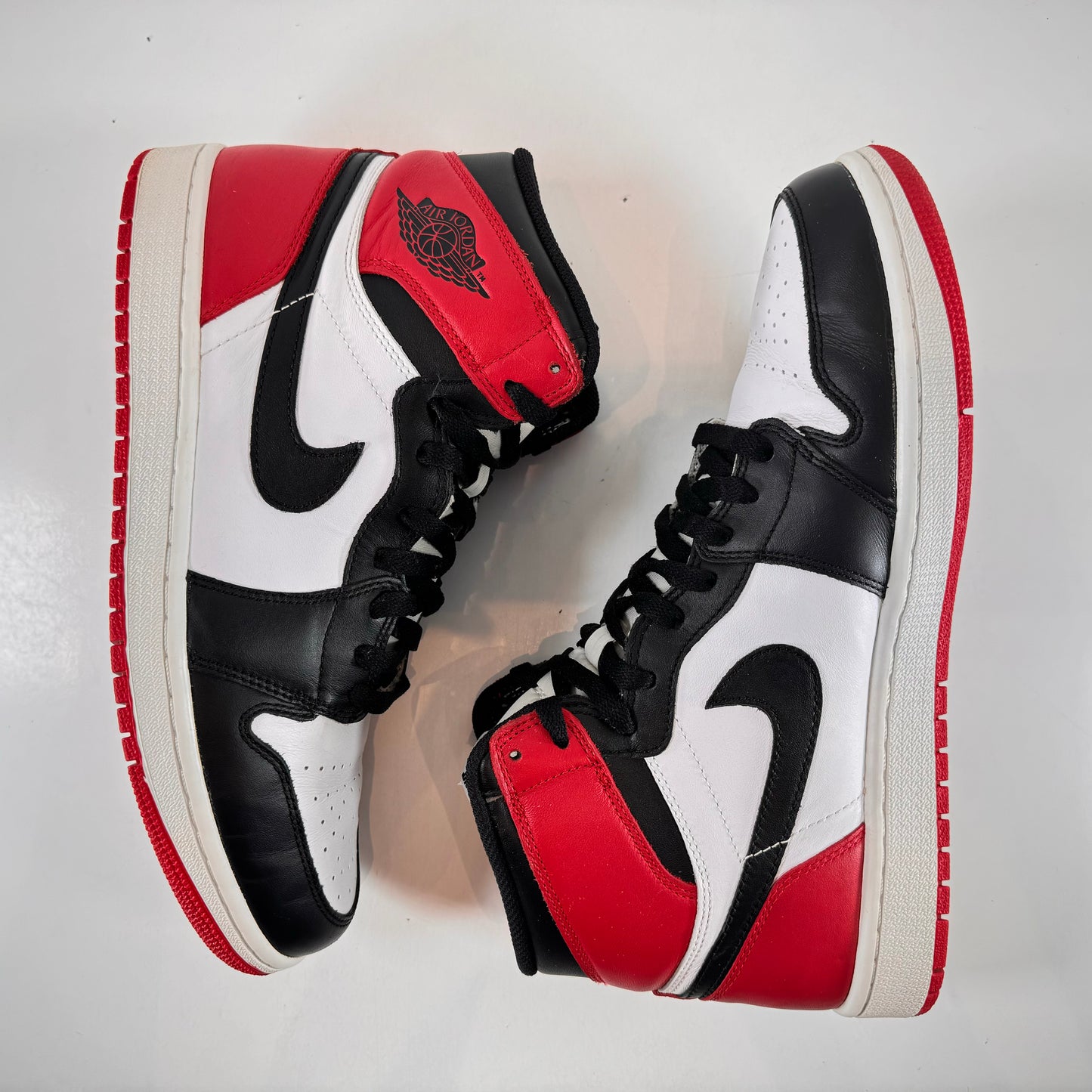 555088 184 Jordan 1 Retro Black Toe (2013) [USED] - 10.5 M (Used)