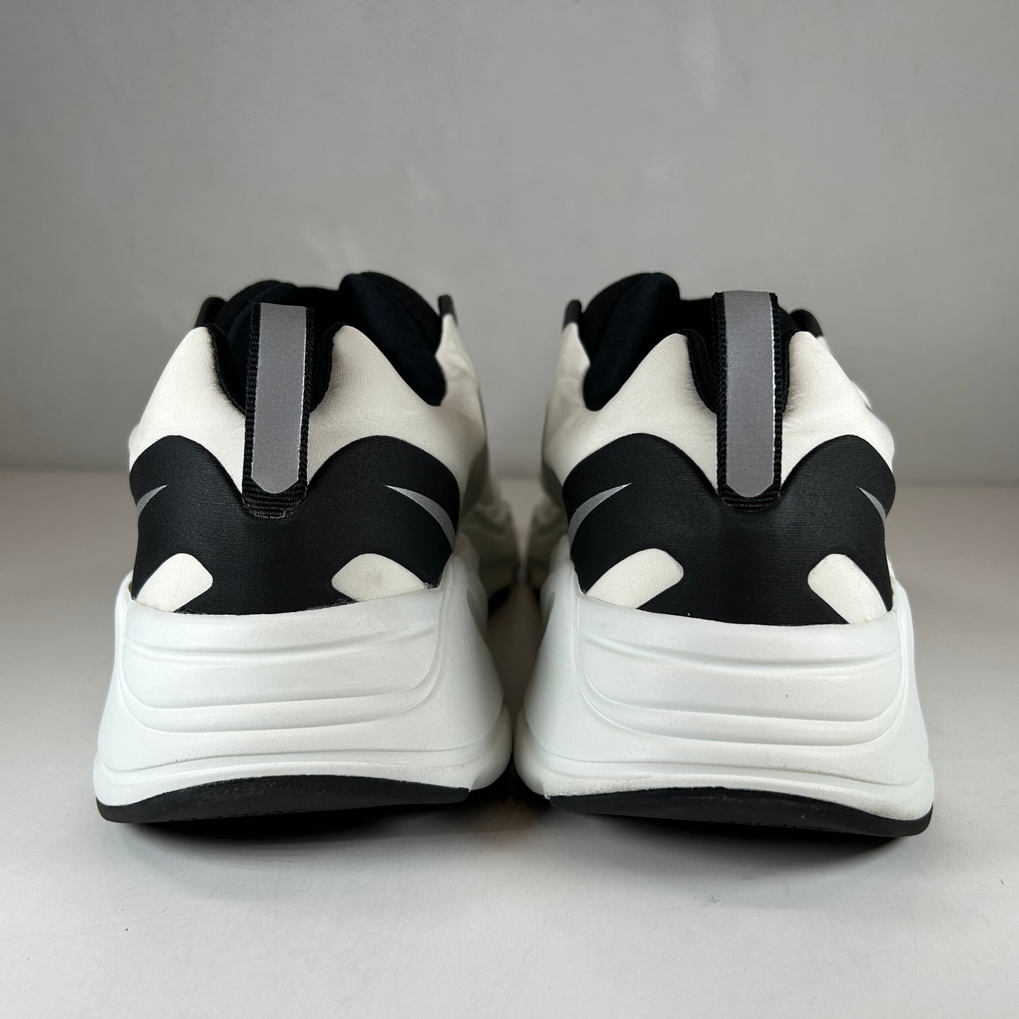 IG4798 adidas Yeezy Boost 700 MNVN Laceless Analog [USED] - 9 M (Used)