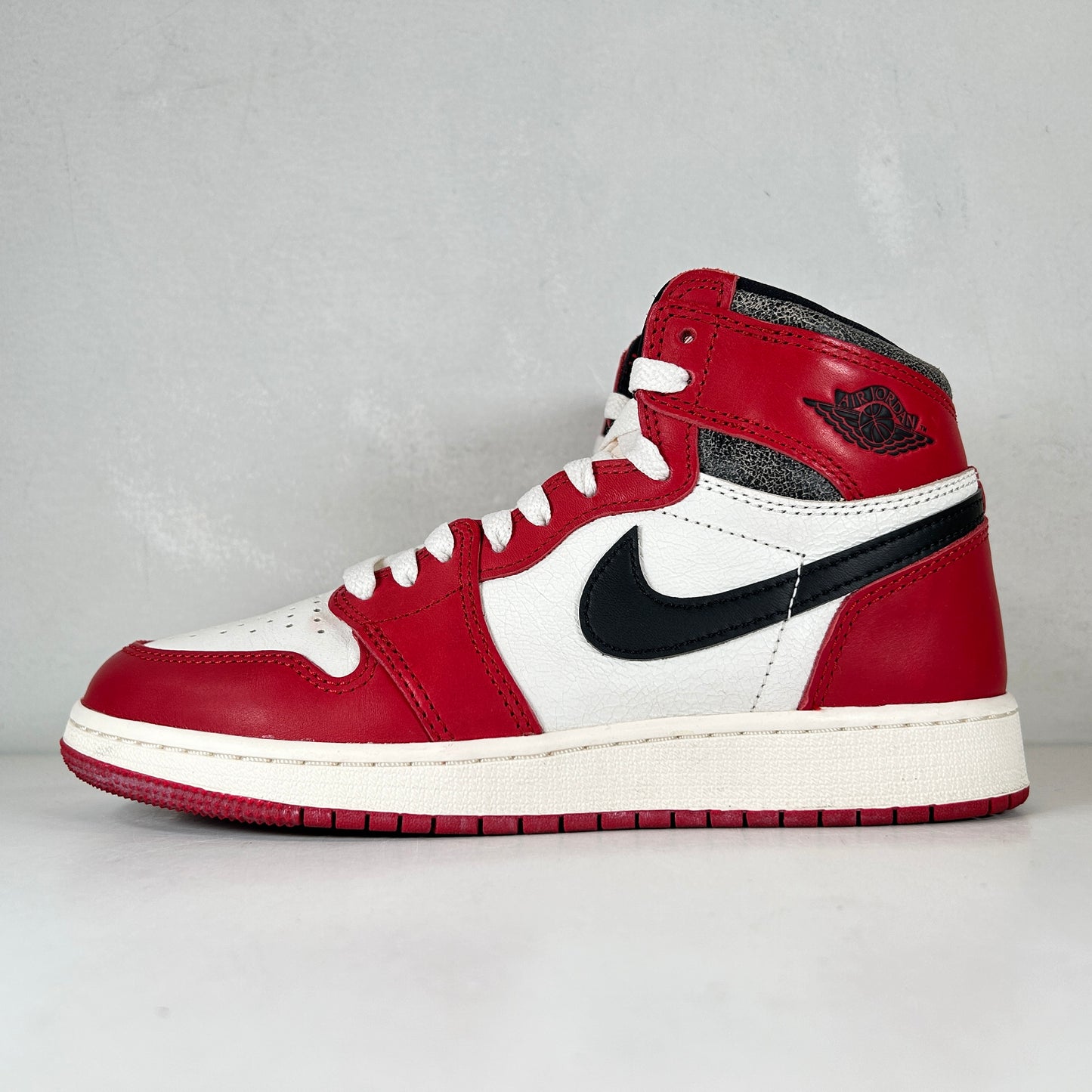 FD1437 612 Jordan 1 Retro High OG Chicago Lost and Found (GS) [USED] - 5.5 Y (Used)