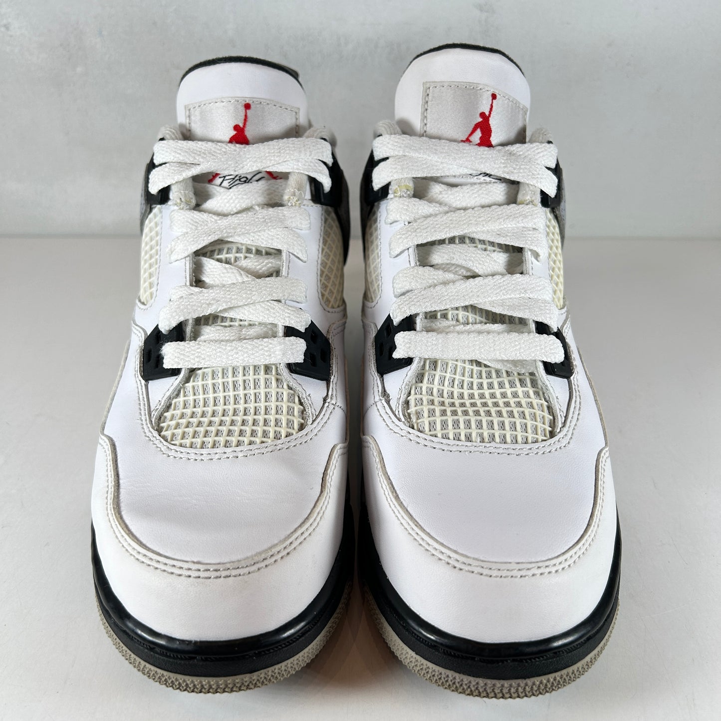 836016 192 Jordan 4 White Cement GS [USED] - 4.5 Y (Used)