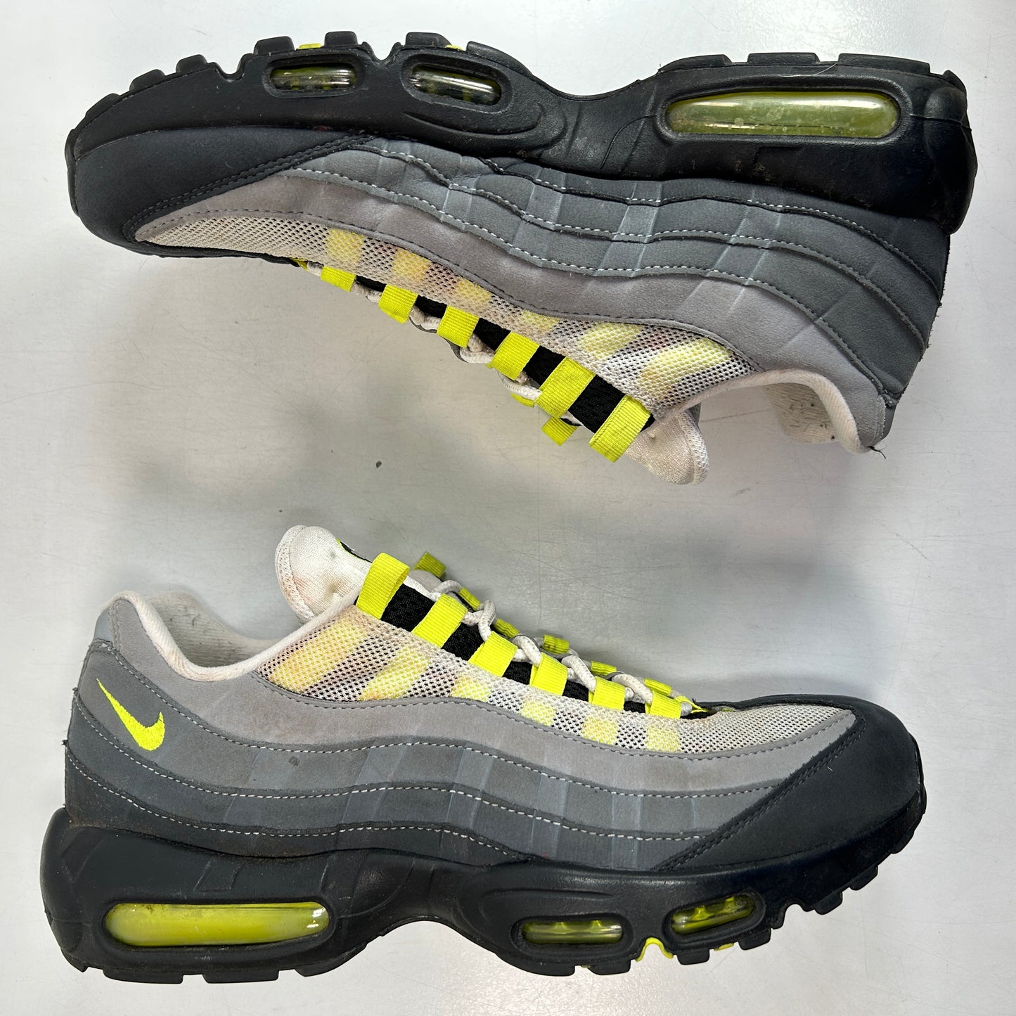 CT1689 001 Nike Air Max 95 OG Neon (2020) - 11 M (Used)