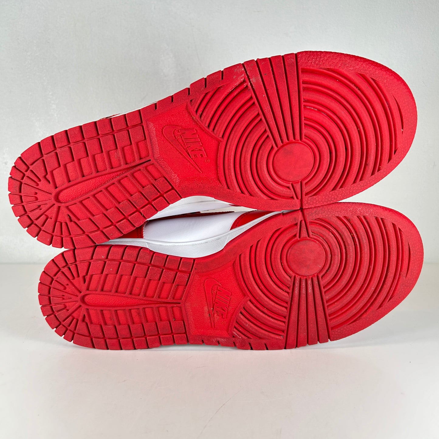DD1399 106 Nike Dunk High Championship White Red [USED] - 9 M (Used)