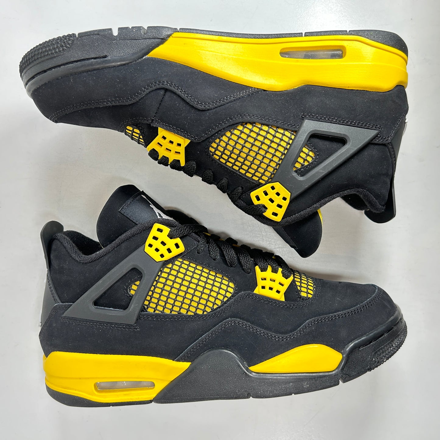 DH6927 017 Jordan 4 Retro Thunder [USED] - 9 M (Used3)
