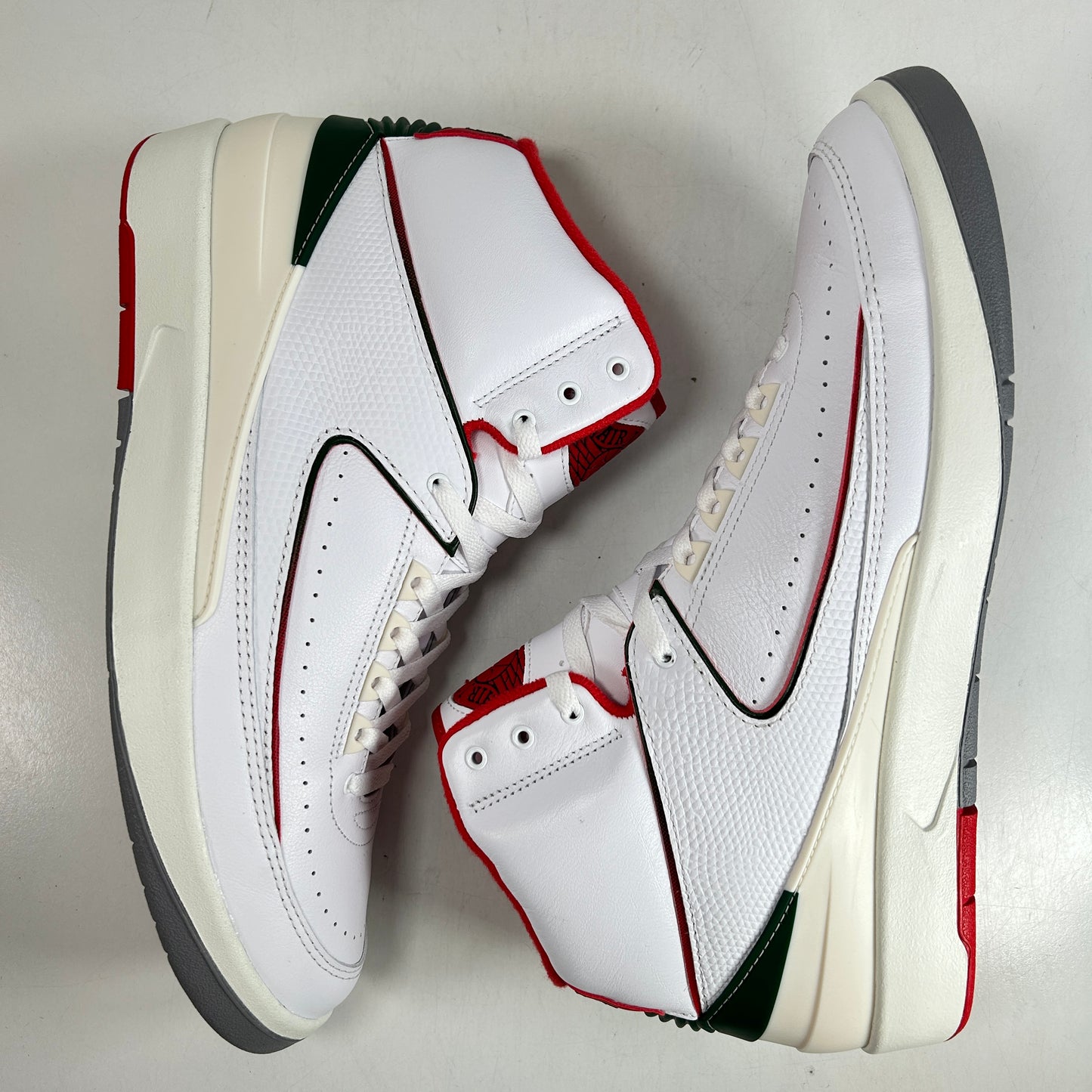 DR8884 101 Jordan 2 Retro Origins [USED] - 13 M (Used)