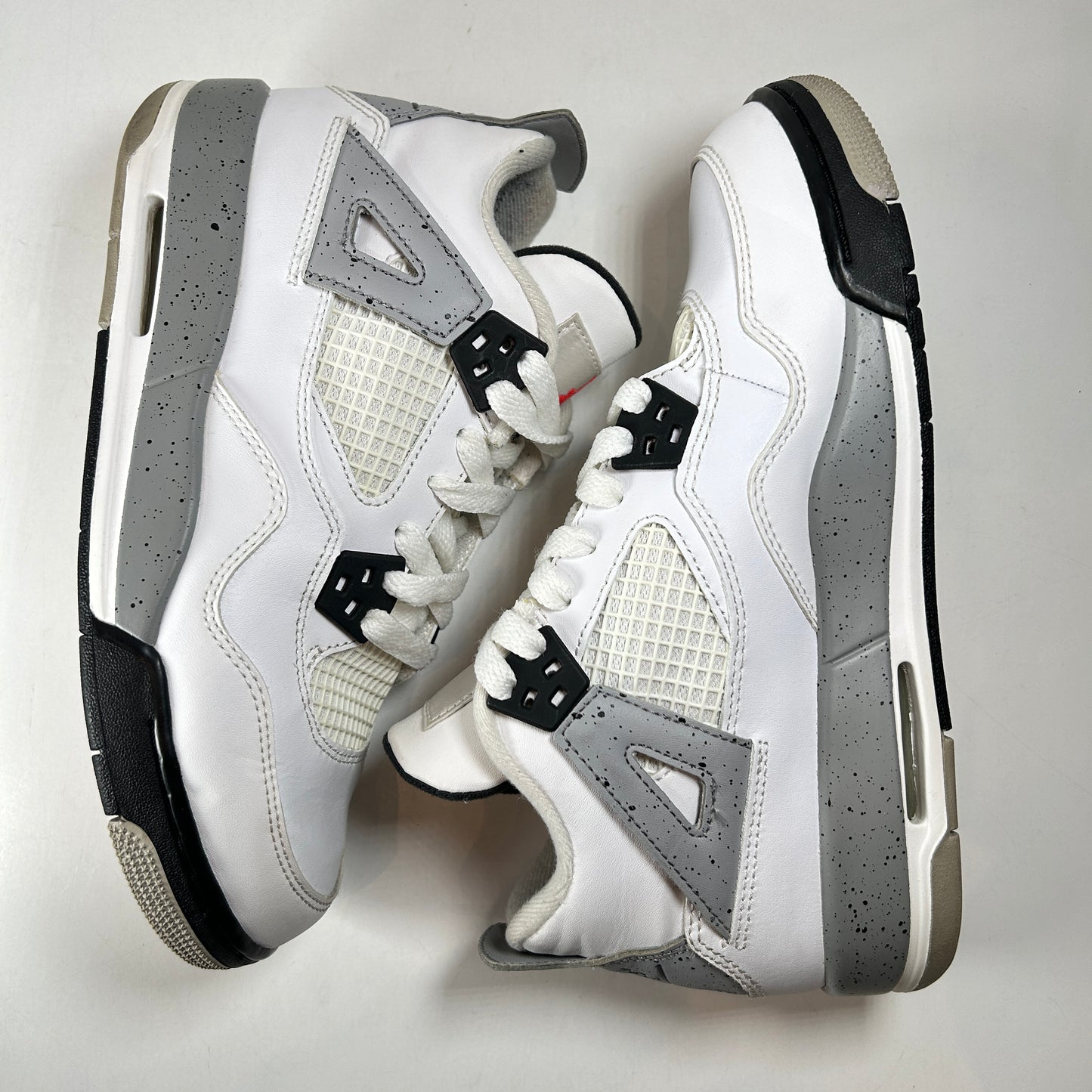 836016 192 Jordan 4 White Cement GS [USED] - 4.5 Y (Used)