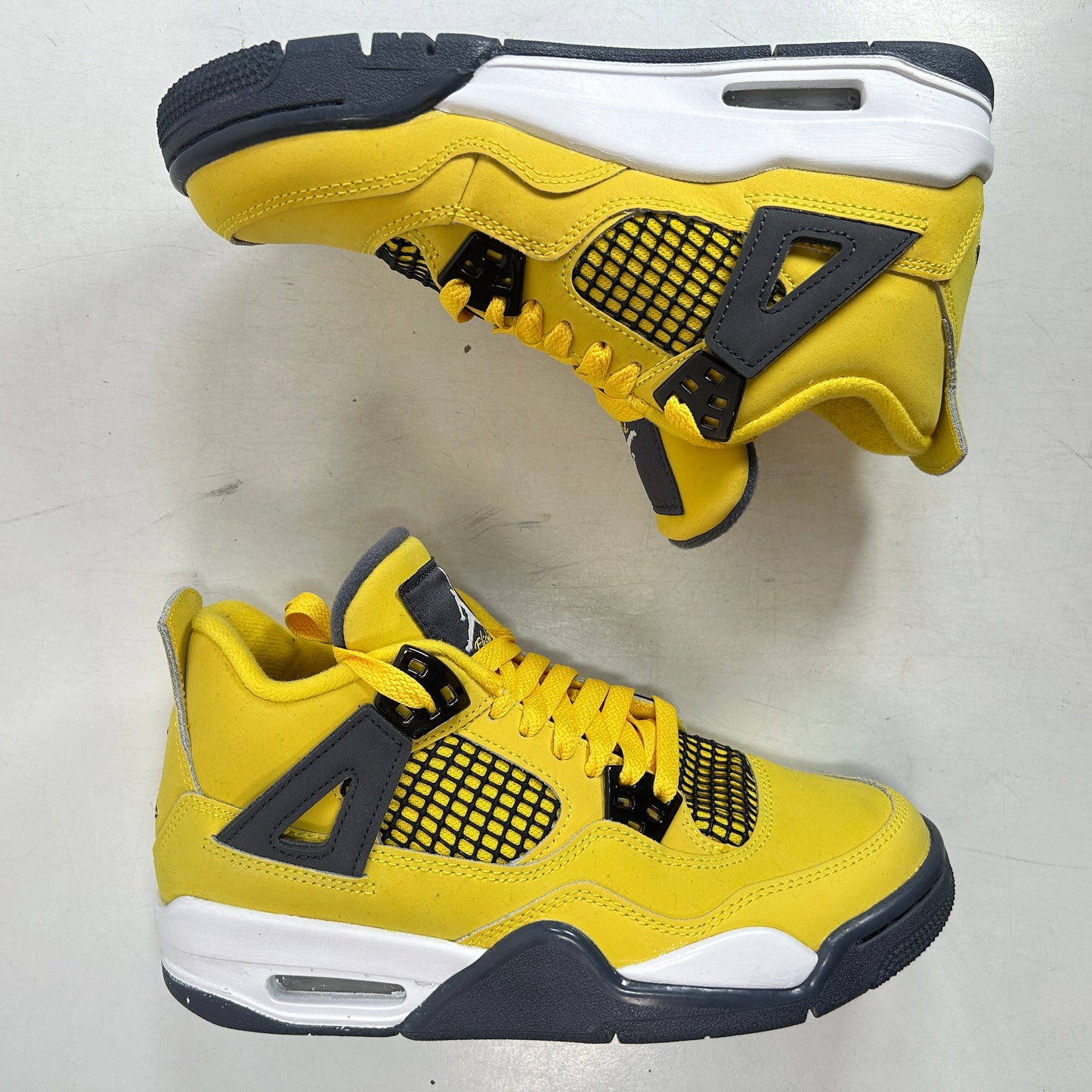 408452 700 Jordan 4 Retro Lightning (2021) (GS) [USED] - 4 Y (Used)