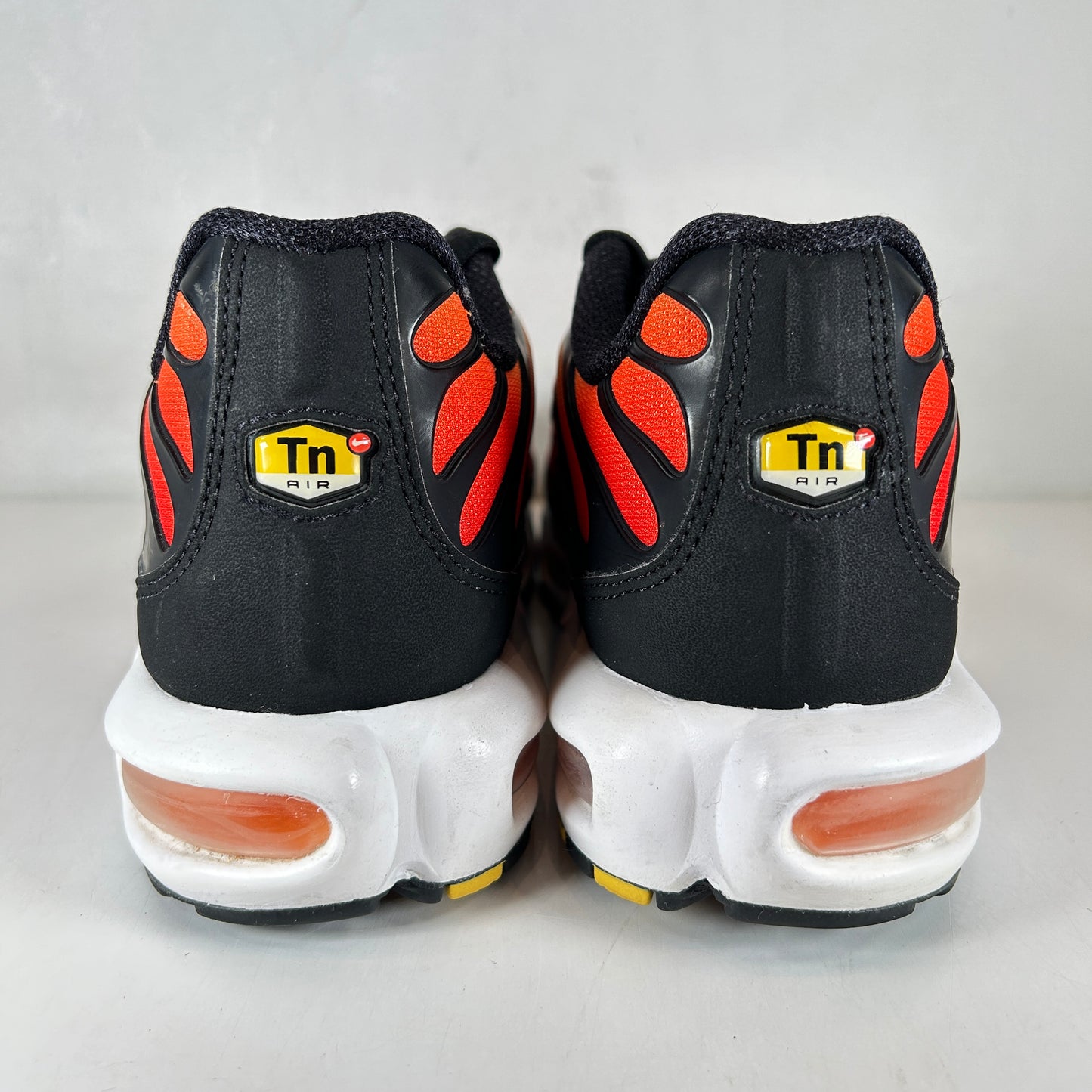 BQ4629 001 Nike Air Max Plus OG Pimento (2018) [USED] - 9 M (Used)