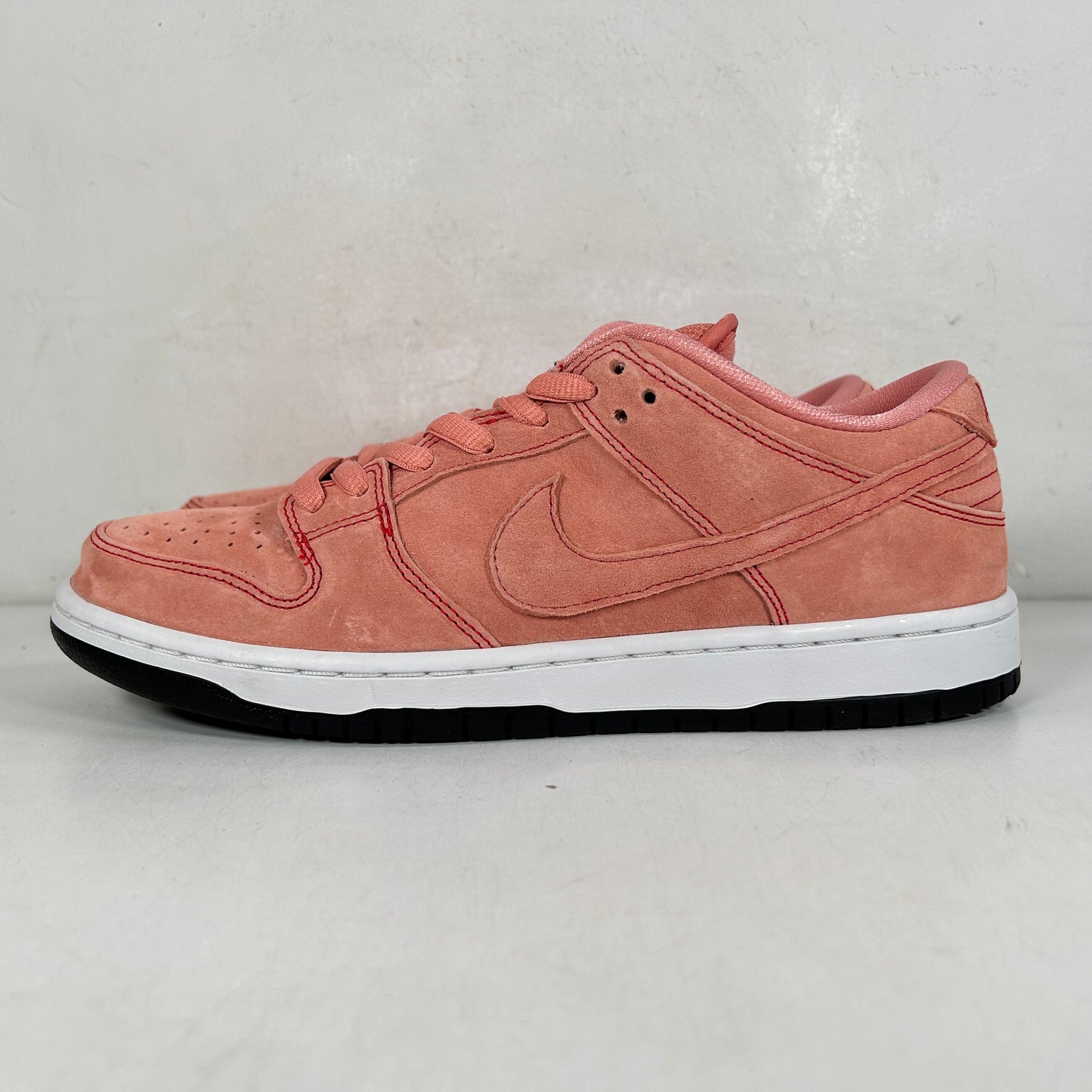 CV1655 600 Nike SB Dunk Low Pink Pig [USED] - 9 M (Used)