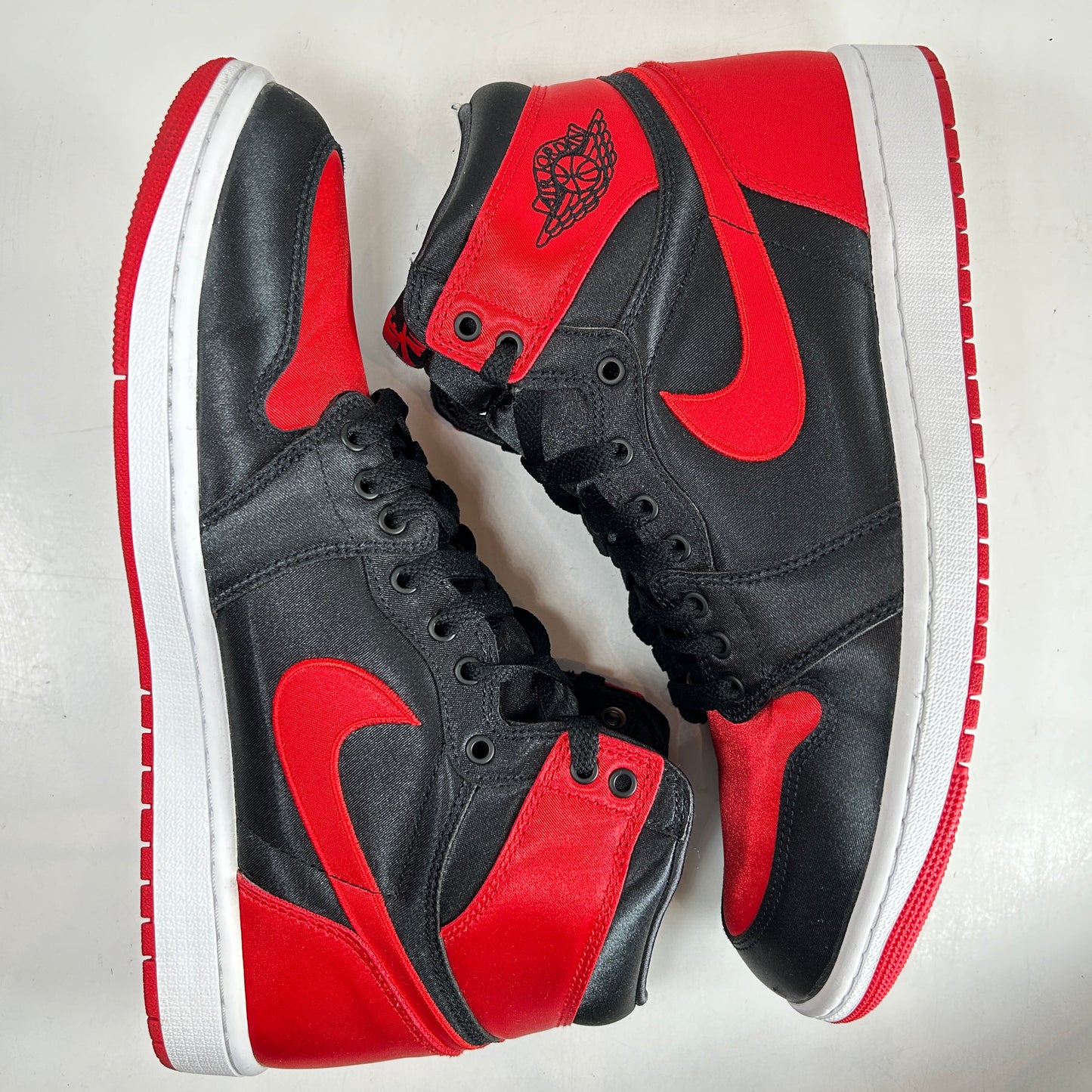 FD4810 061 Jordan 1 Retro High OG Satin Bred [USED] - 12 W (Used)