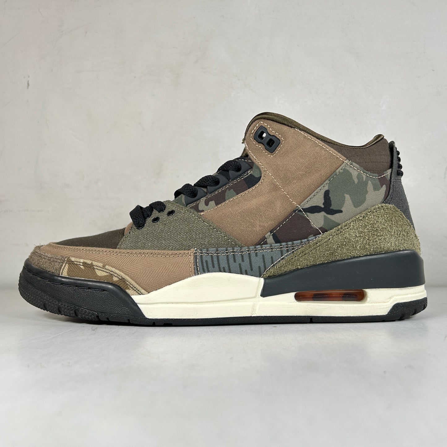 DO1830 200 Jordan 3 Retro Patchwork Camo [USED] - 9 M (Used)