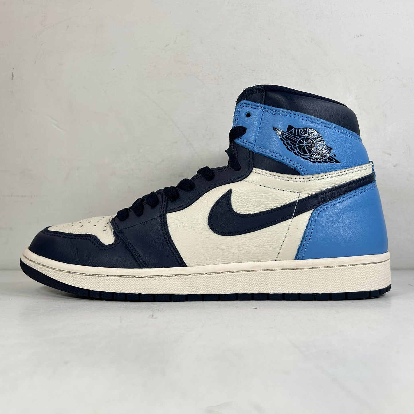 555088 140 Jordan 1 Retro High Obsidian [USED] - 10.5 M (Used)