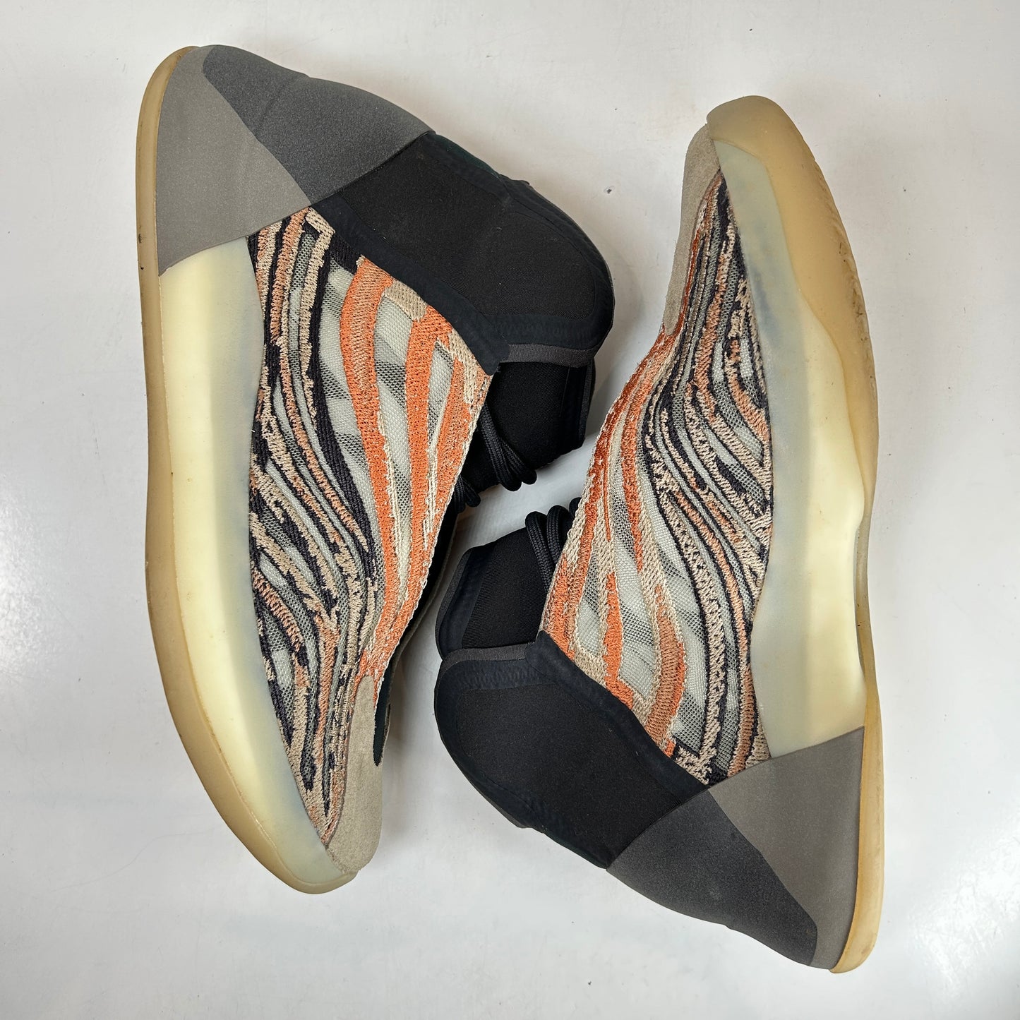 GW5314 adidas Yeezy QNTM Flash Orange [USED] - 9.5 M (Used)