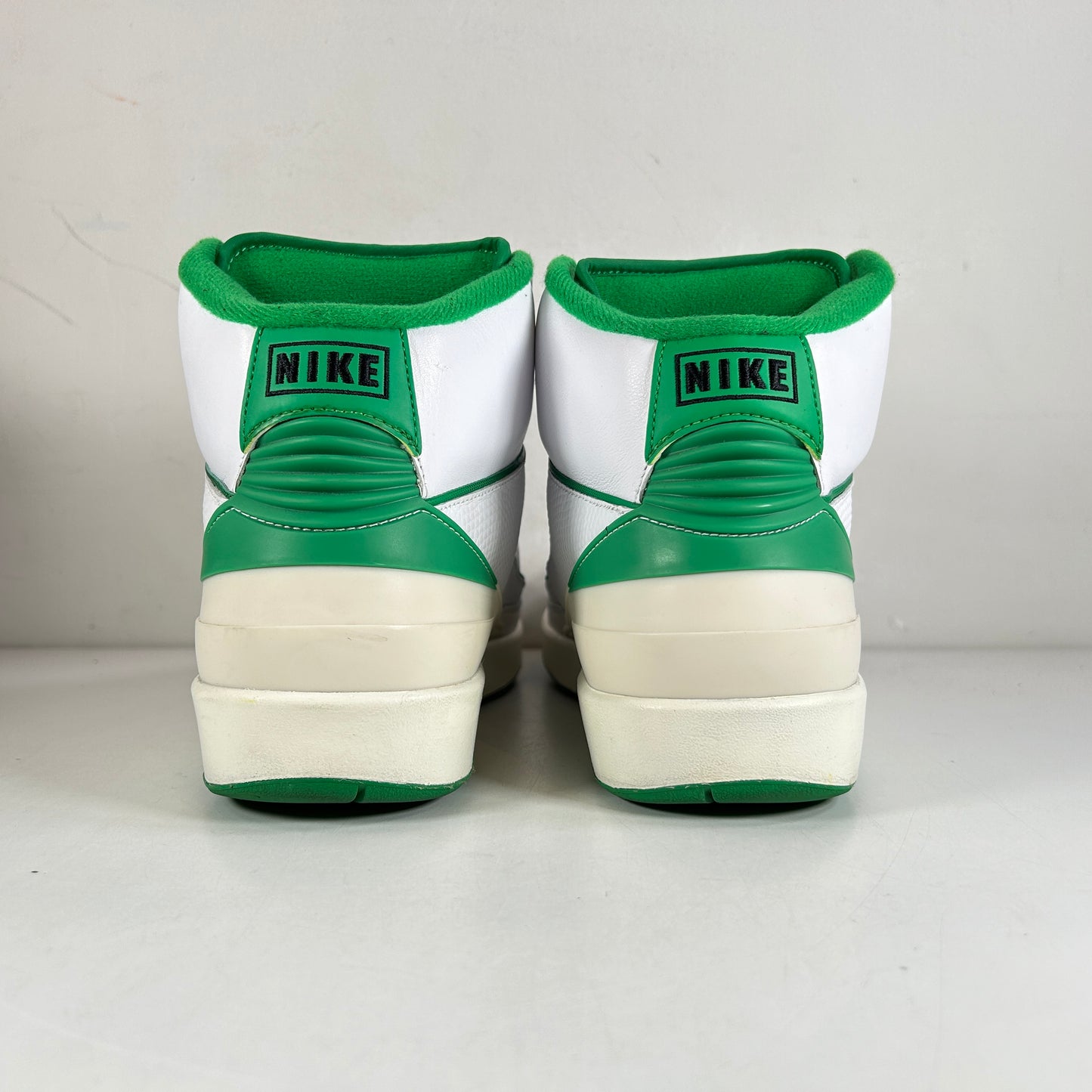DR8884 103 Jordan 2 Retro Lucky Green - 11 M (Used)