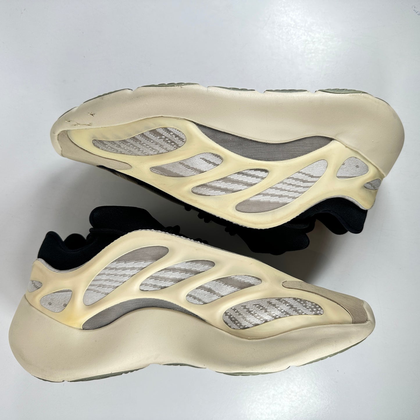 FW4980 adidas Yeezy 700 V3 Azael [USED] - 10 M (Used)