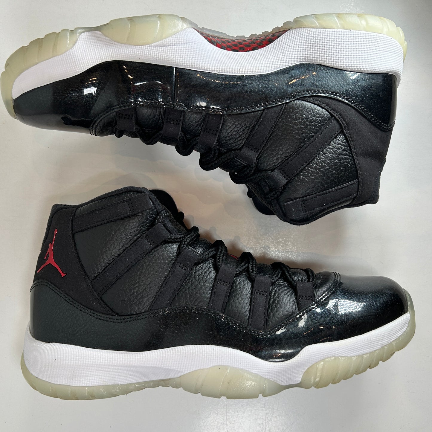 378037 002 Jordan 11 Retro 72-10 [USED] - 10 M (Used)