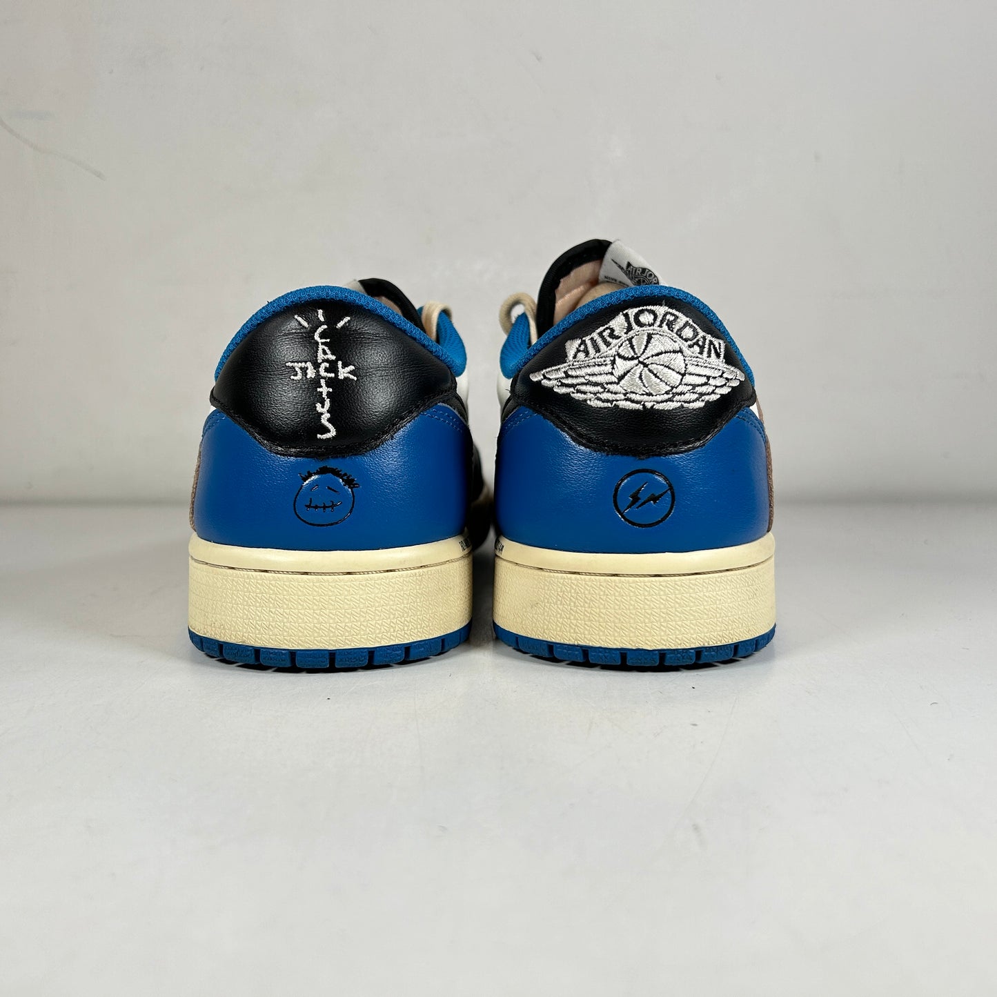 DM7866 140 Jordan 1 Retro Low OG SP Fragment x Travis Scott [USED] - 9 M (Used)