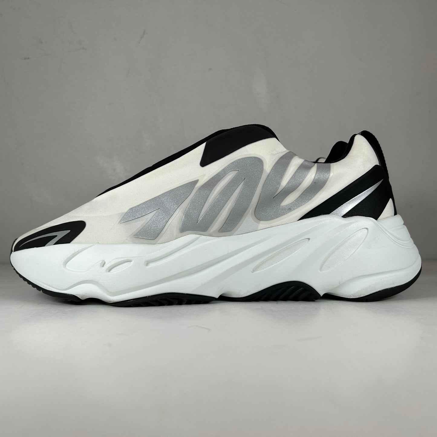 IG4798 adidas Yeezy Boost 700 MNVN Laceless Analog [USED] - 9 M (Used)